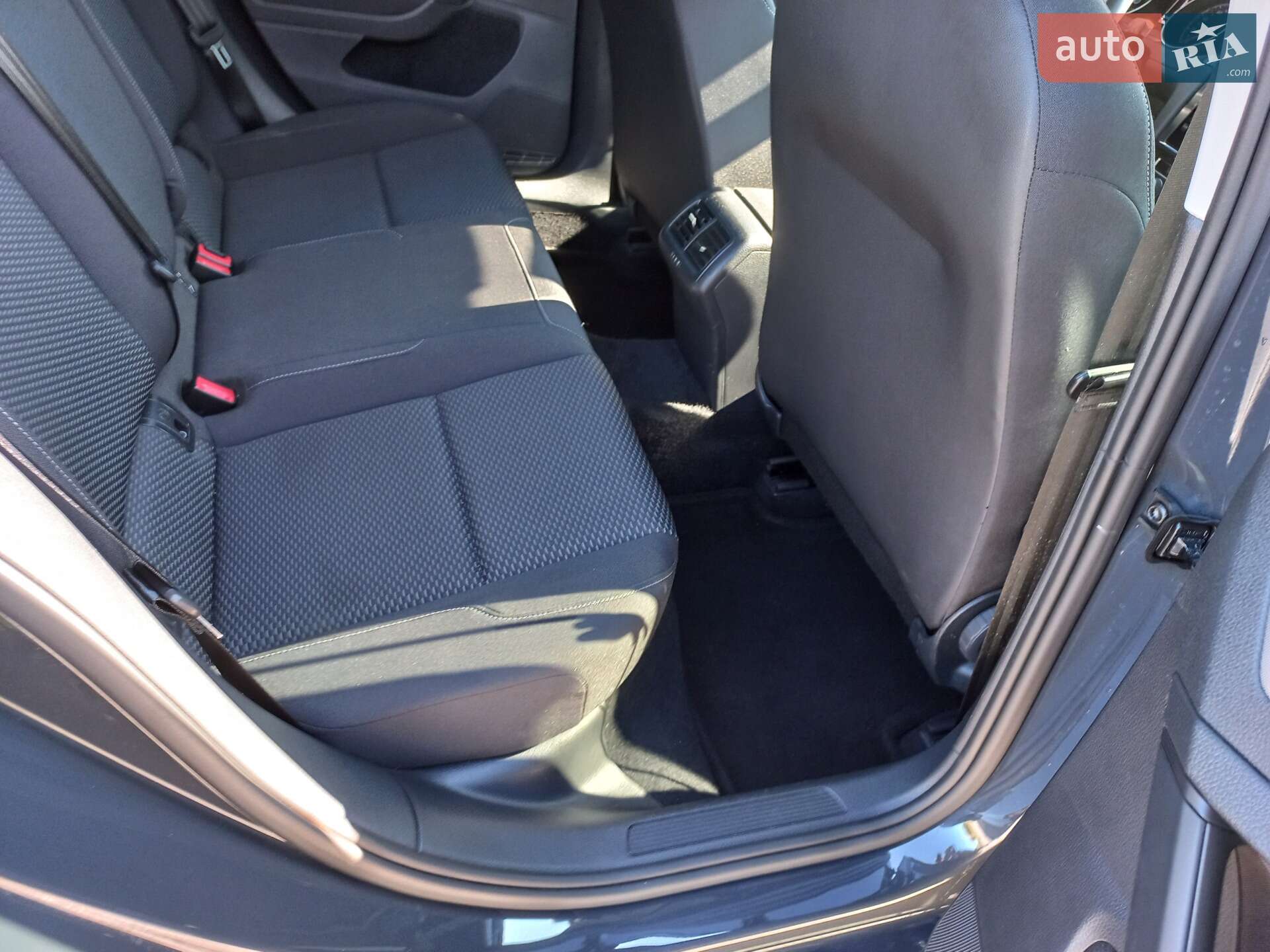 Volkswagen Golf 2018 VIN WVWZZZAUZJP632357 фото оголошення 17 з 20