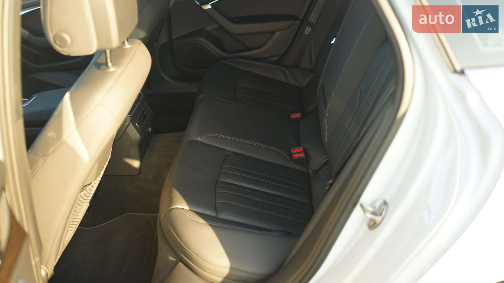 Audi A6 2019 VIN WAUD8AF22KN130874 фото оголошення 10 з 13