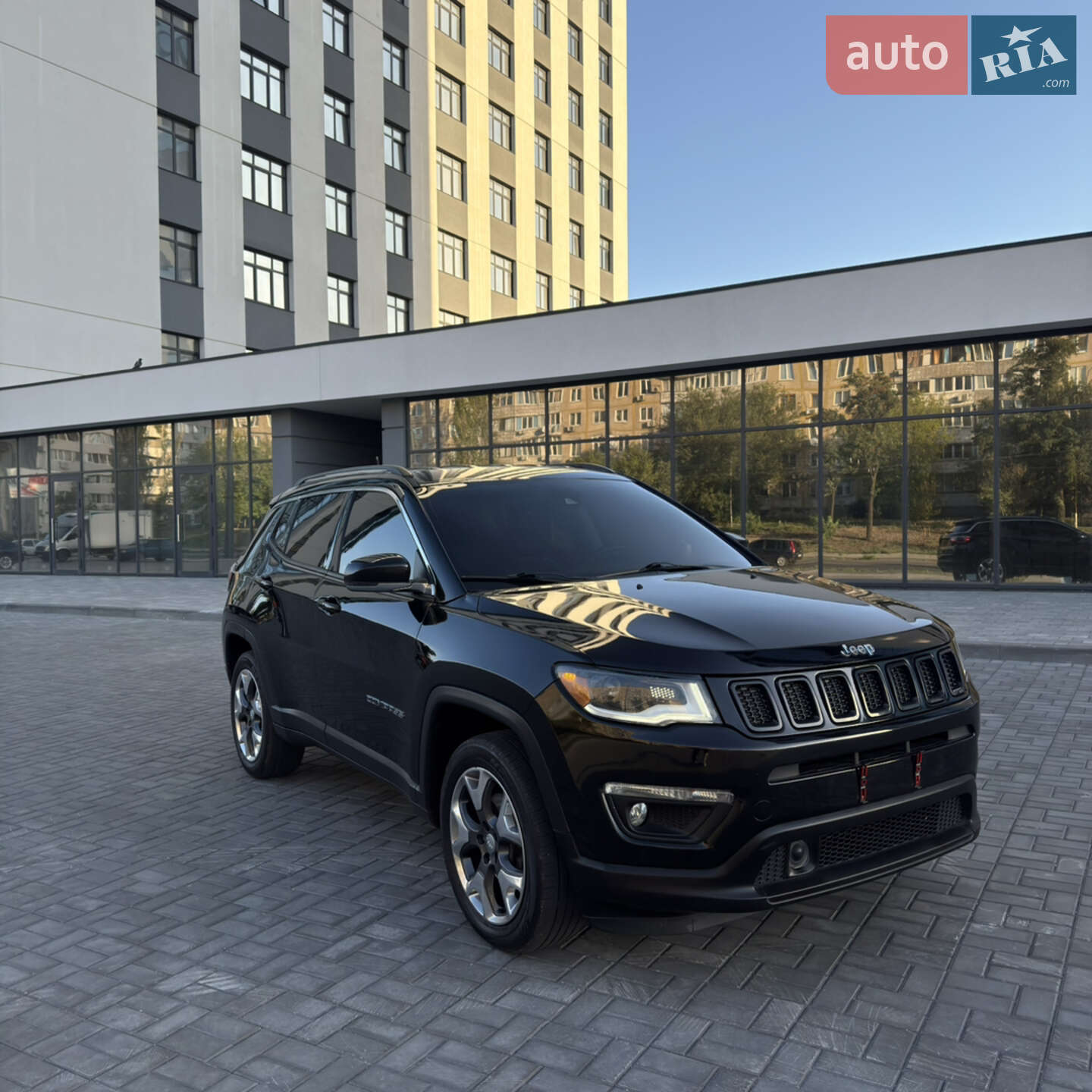 Jeep Compass 2018 VIN 3C4NJDCB3JT340884 фото оголошення 3 з 17