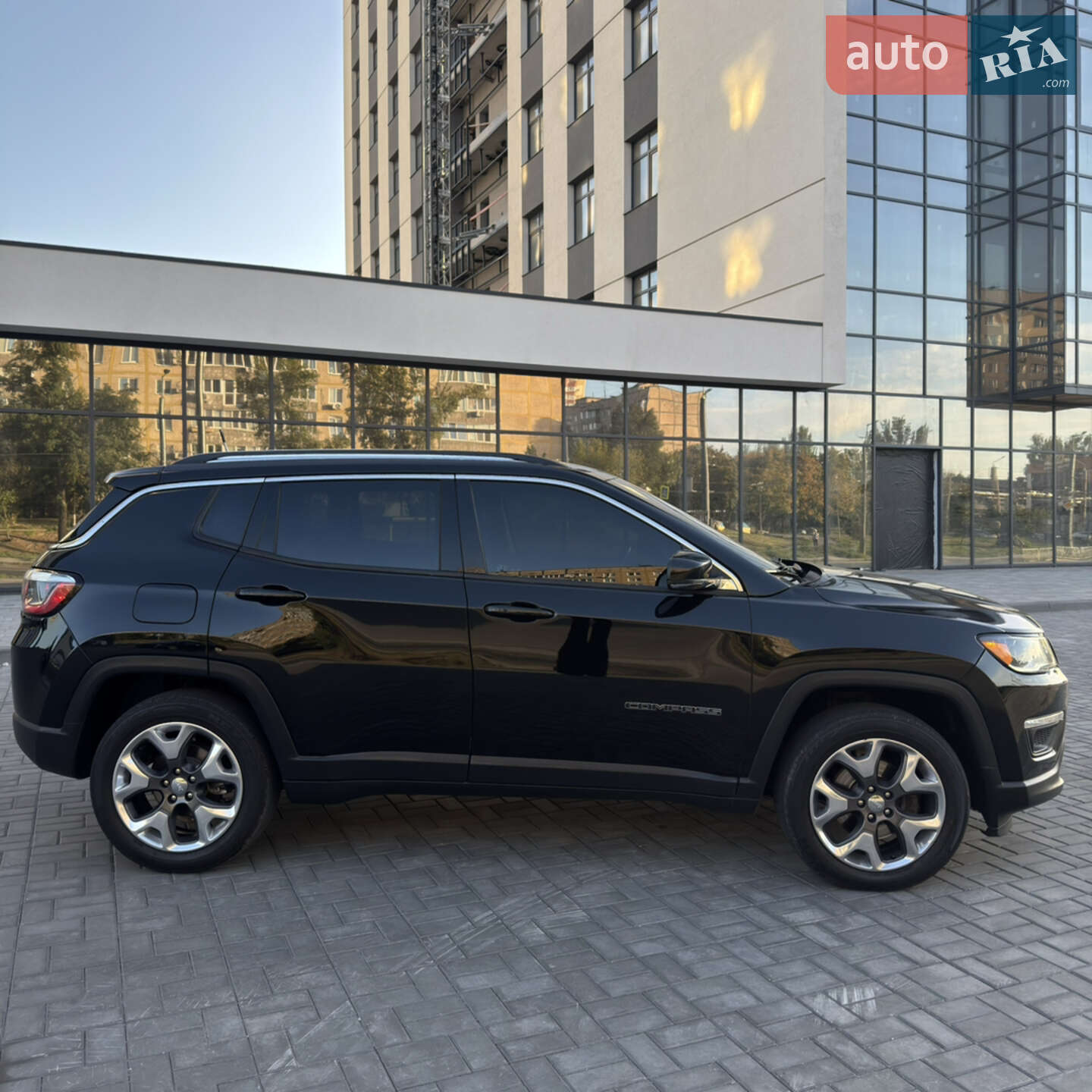 Jeep Compass 2018 VIN 3C4NJDCB3JT340884 фото оголошення 4 з 17