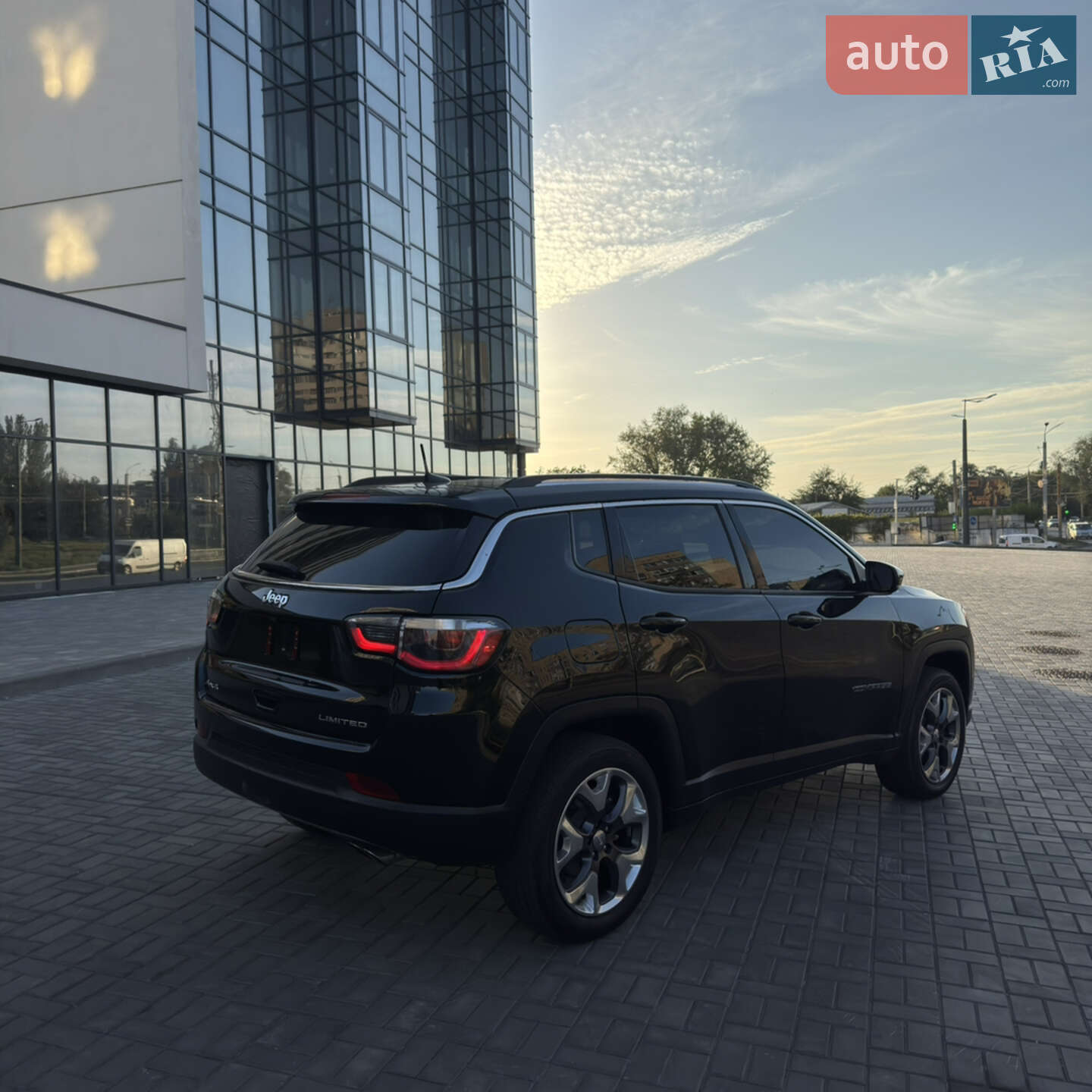 Jeep Compass 2018 VIN 3C4NJDCB3JT340884 фото оголошення 5 з 17