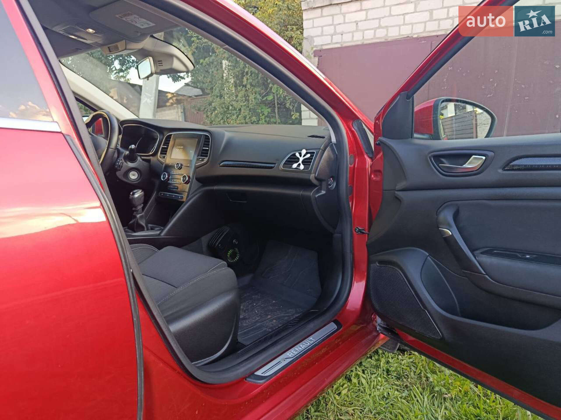 Renault Megane 2017 VIN VF1RFB00157066782 фото оголошення 4 з 26
