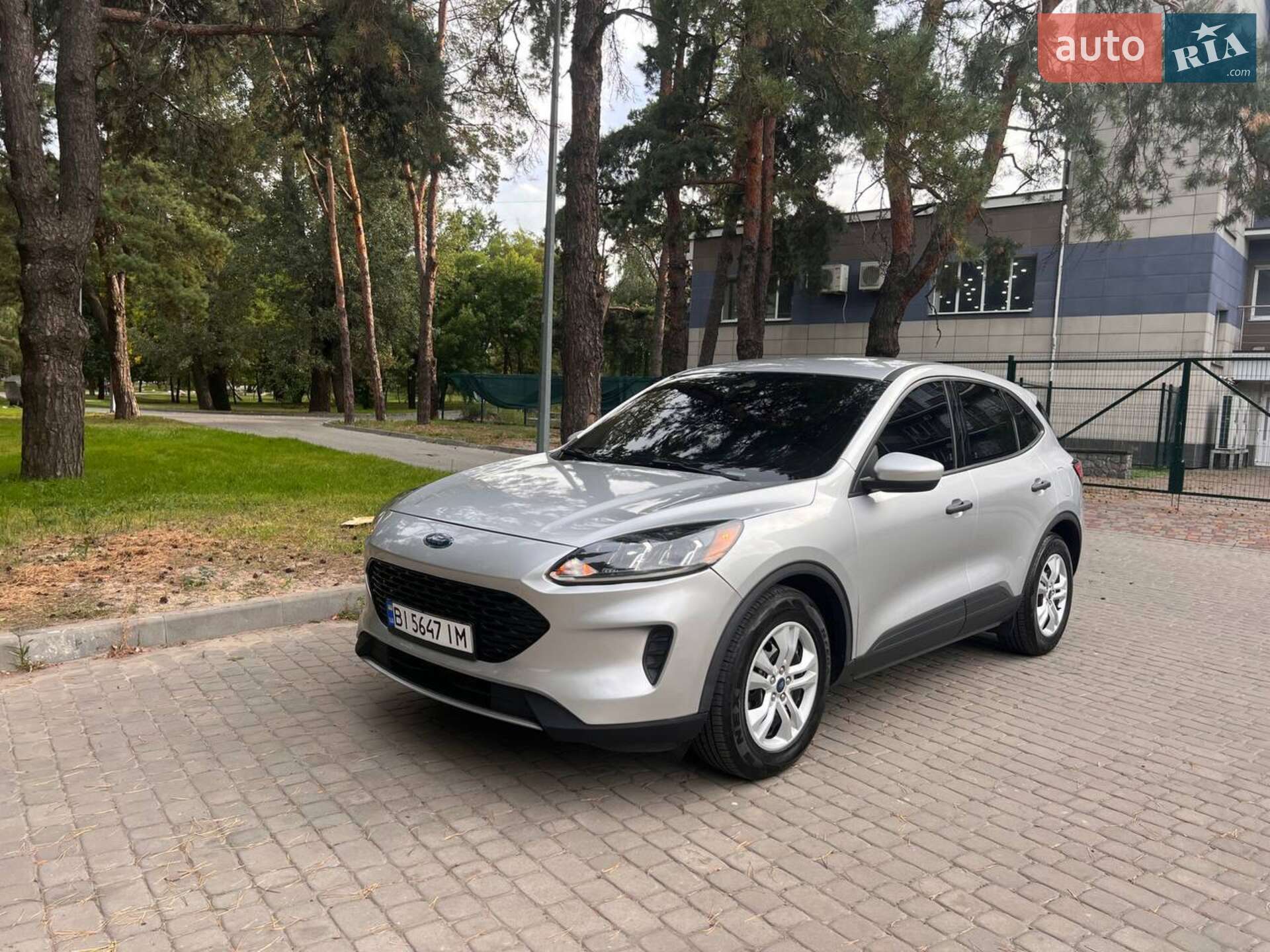 Ford Escape 2019 VIN 1FMCU0F69LUA81439 фото оголошення 2 з 12