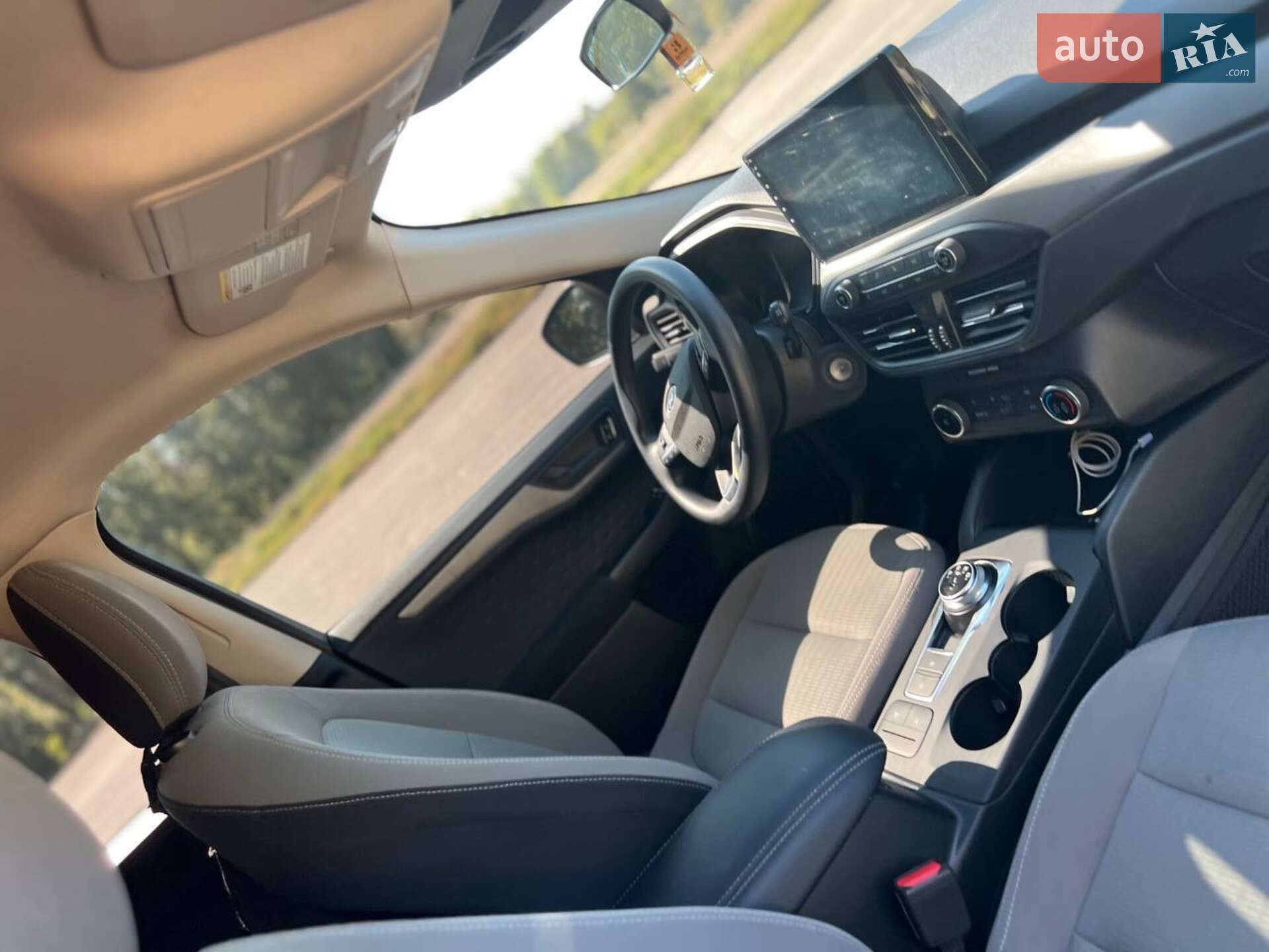 Ford Escape 2019 VIN 1FMCU0F69LUA81439 фото оголошення 3 з 12