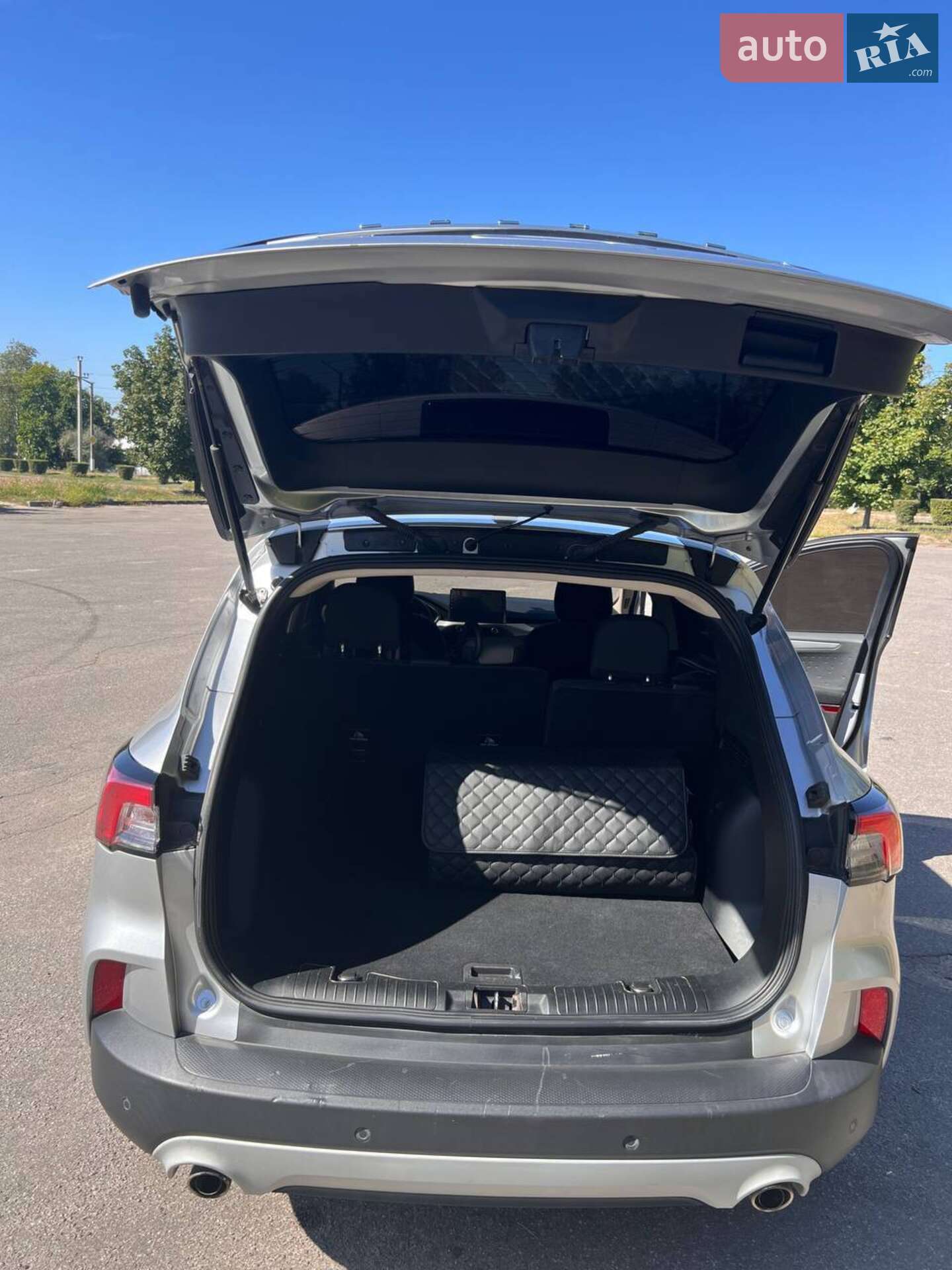 Ford Escape 2019 VIN 1FMCU0F69LUA81439 фото оголошення 4 з 12