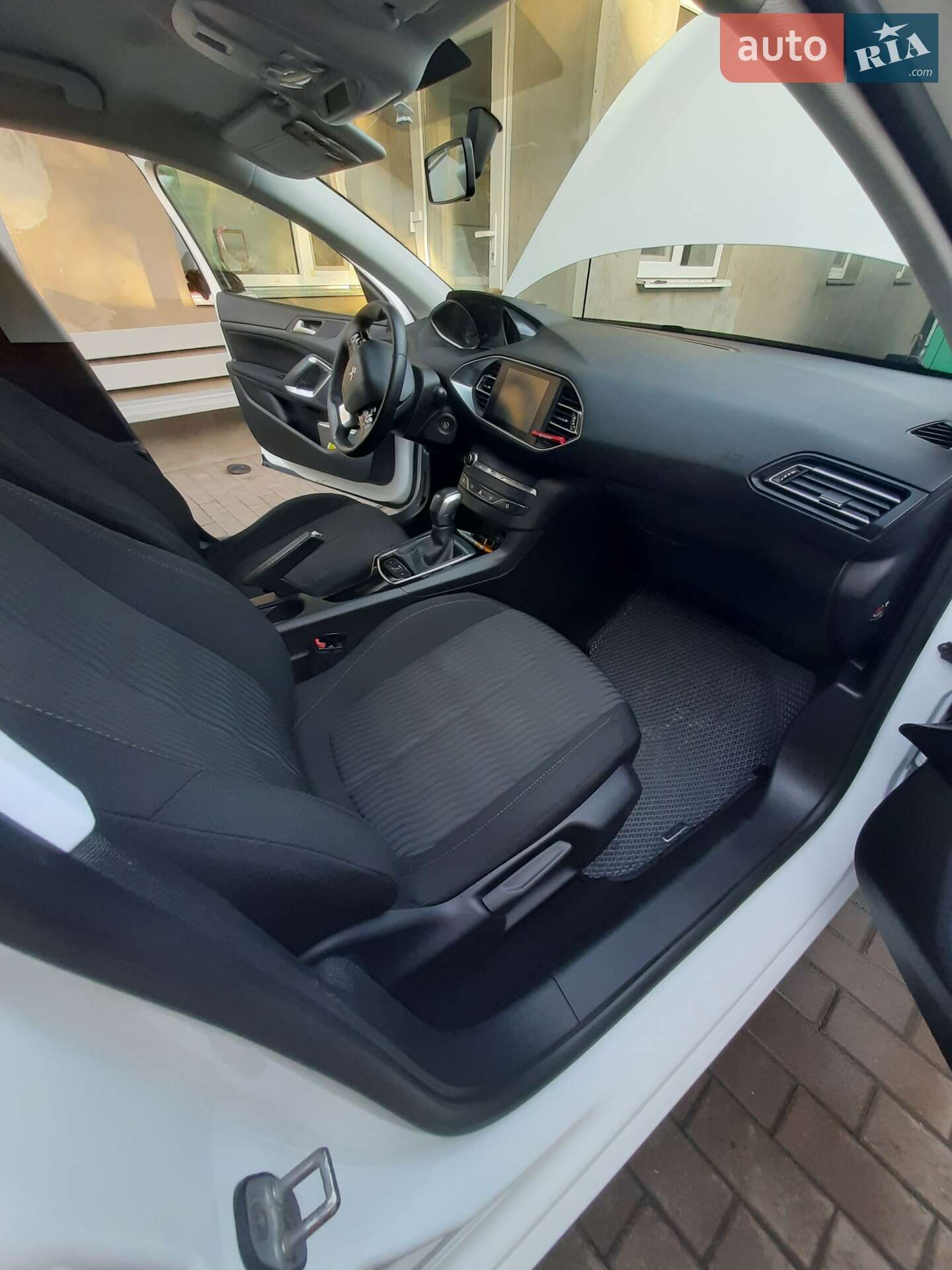 Peugeot 308 2015 VIN VF3LCBHZWFS175733 фото оголошення 12 з 39