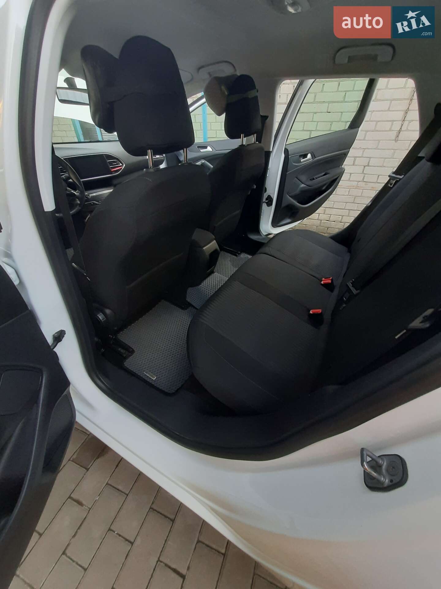 Peugeot 308 2015 VIN VF3LCBHZWFS175733 фото оголошення 11 з 39