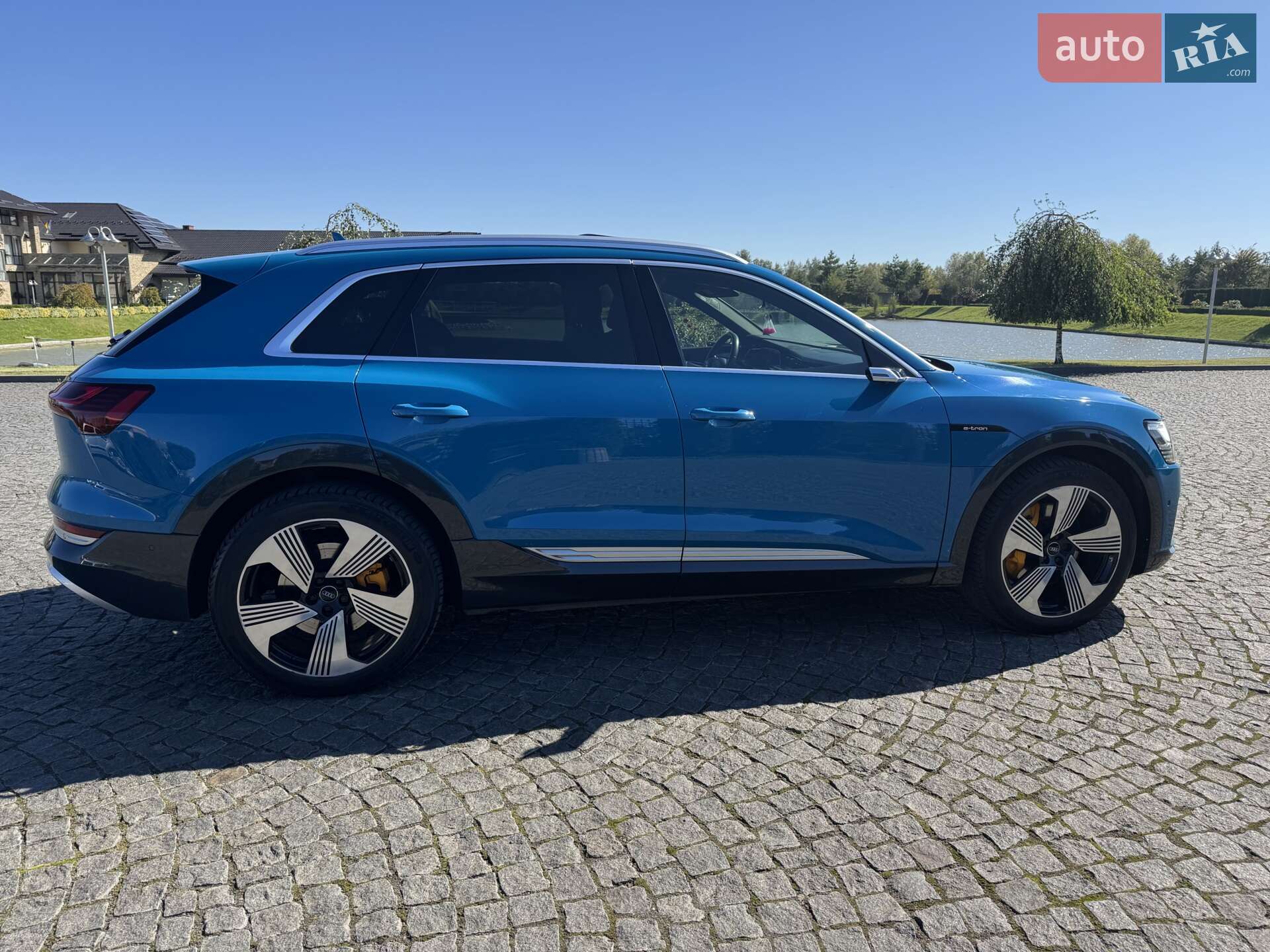 Audi e-tron 2018 VIN WAUZZZGE9KB002207 фото оголошення 4 з 14