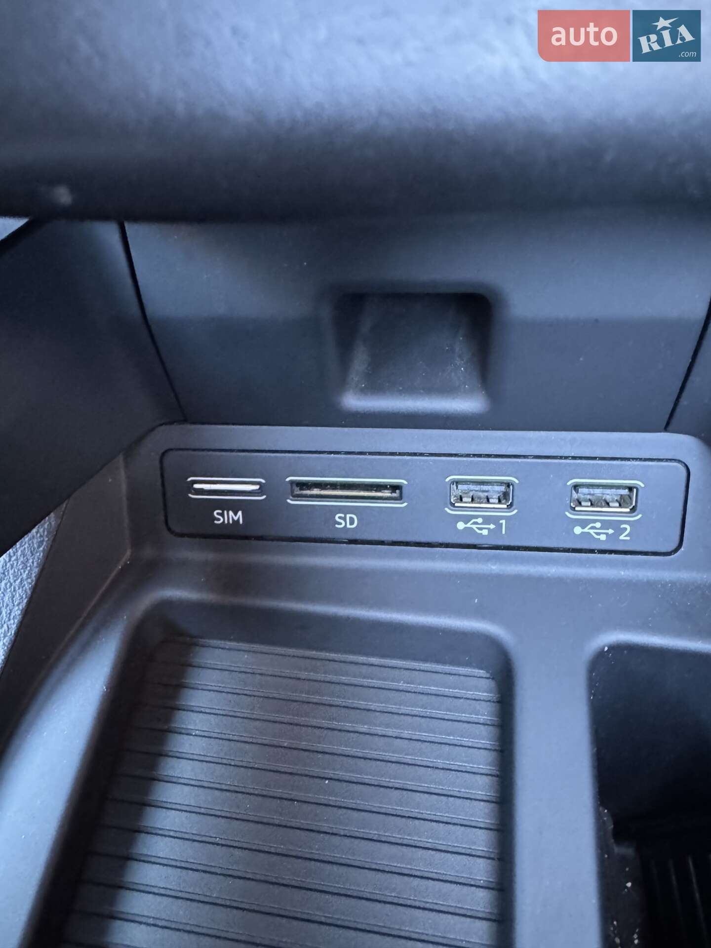Audi e-tron 2018 VIN WAUZZZGE9KB002207 фото оголошення 8 з 14