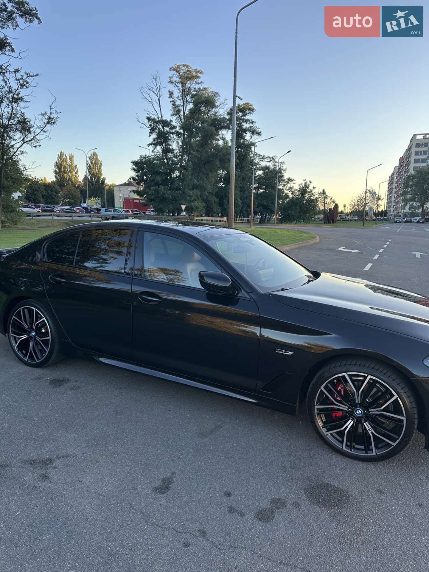 BMW 5 Series 2022 VIN WBA33AG0XNCK72459 фото оголошення 3 з 16