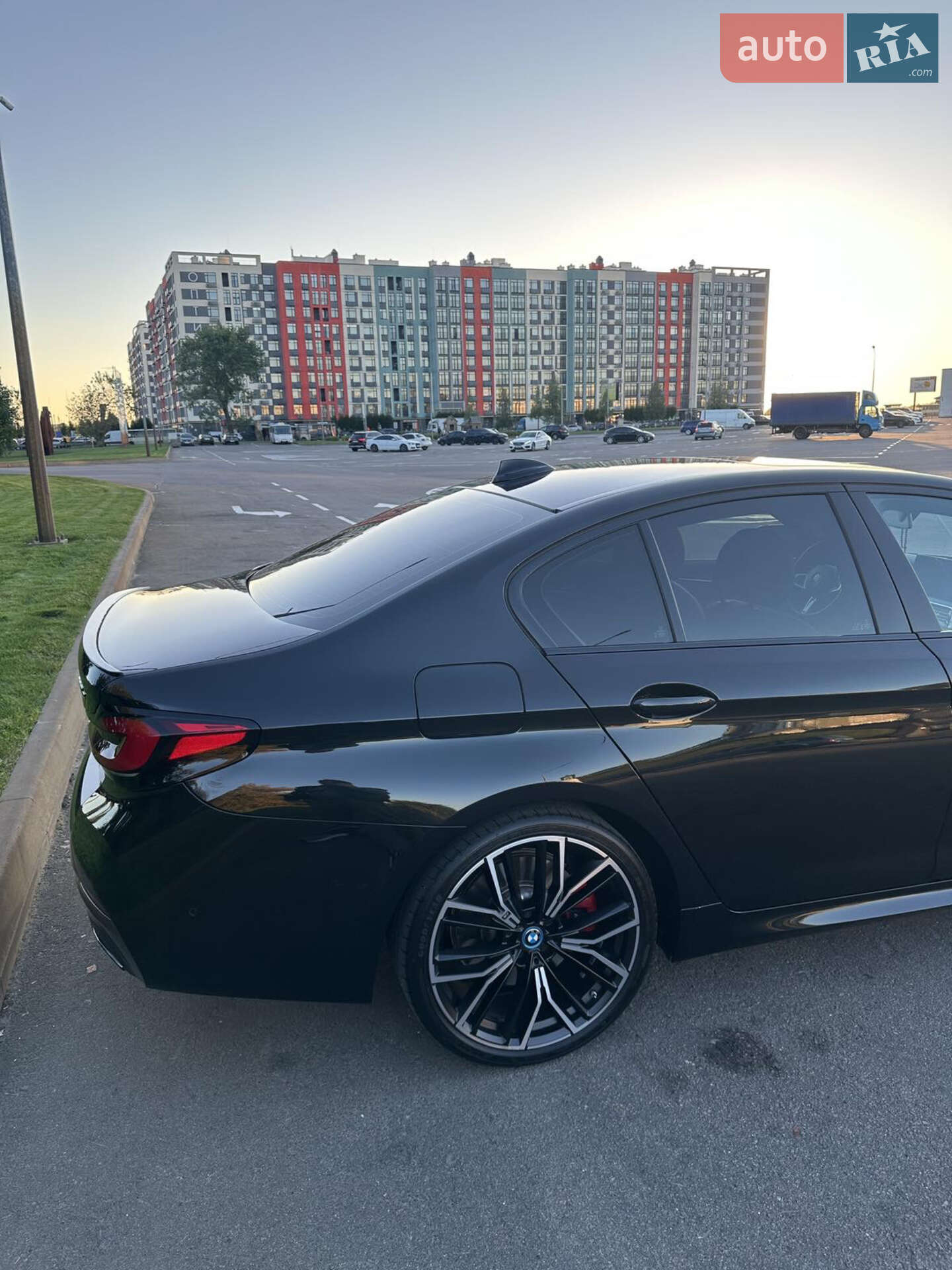BMW 5 Series 2022 VIN WBA33AG0XNCK72459 фото оголошення 4 з 16