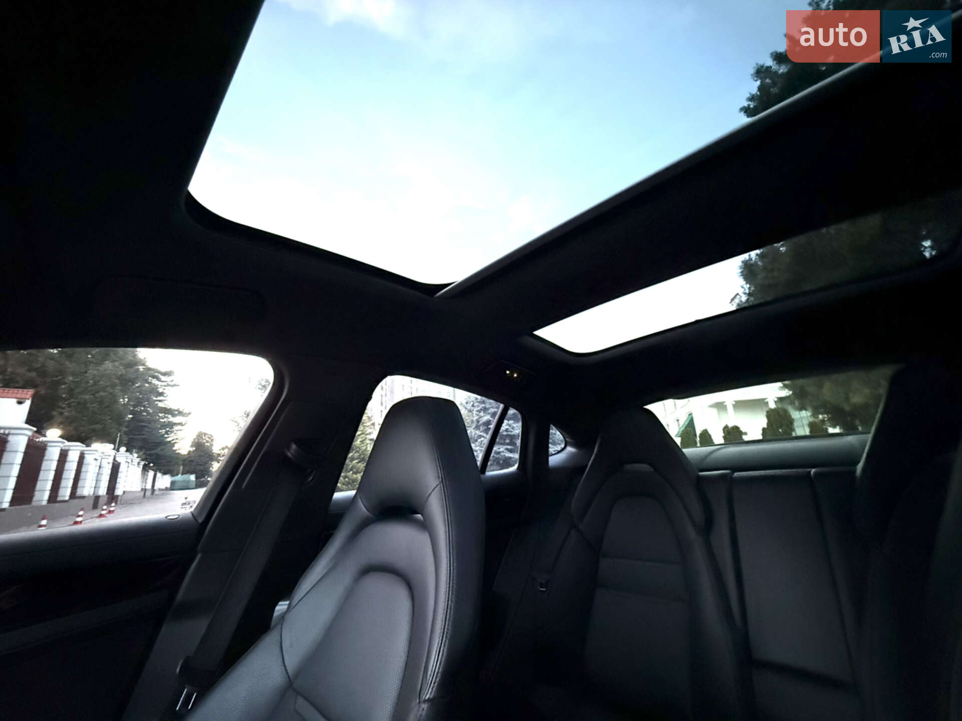 Porsche Panamera 2018 VIN WP0AA2A77JL114229 фото оголошення 26 з 40