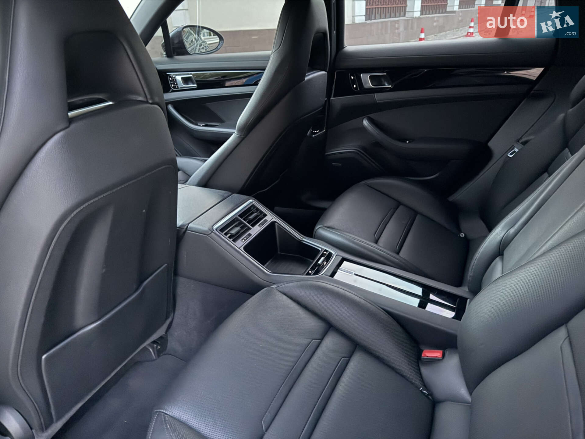 Porsche Panamera 2018 VIN WP0AA2A77JL114229 фото оголошення 25 з 40