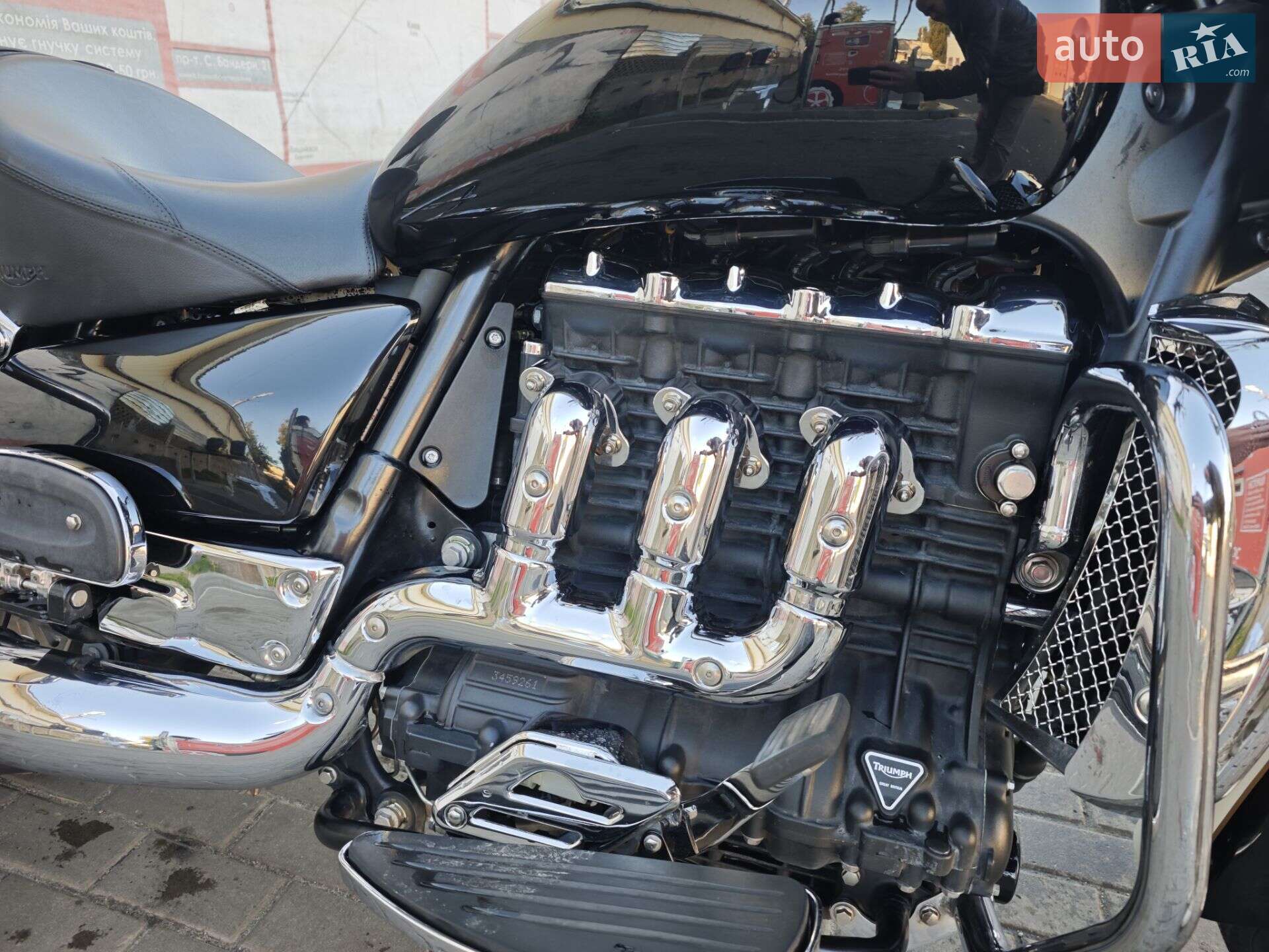 Triumph Rocket 2011 VIN SMTC05LR2BJ457492 фото оголошення 4 з 16