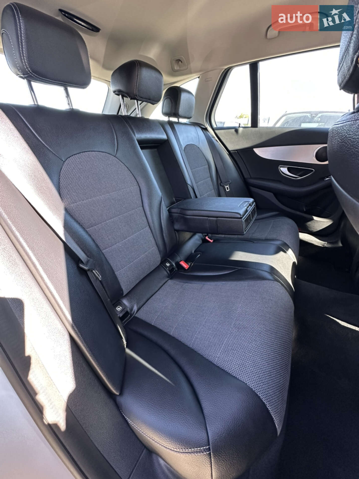 Mercedes-Benz C-Class 2016 VIN WDD2052471F490046 фото оголошення 31 з 42