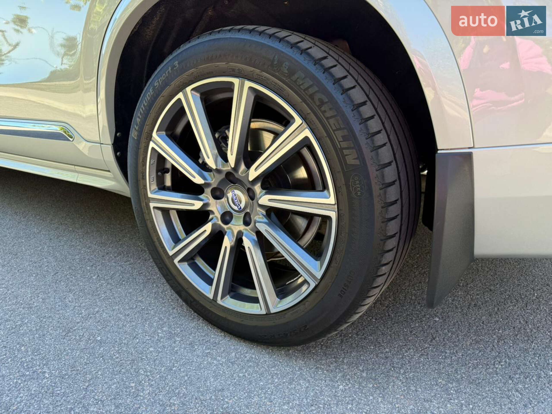Volvo XC90 2020 VIN YV1LCK2UCL1618207 фото оголошення 3 з 25