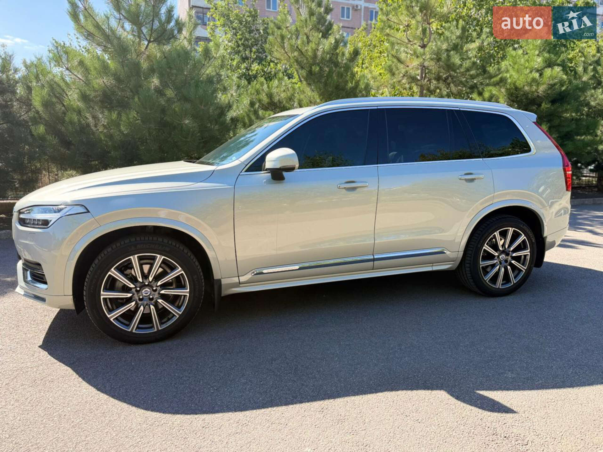 Volvo XC90 2020 VIN YV1LCK2UCL1618207 фото оголошення 10 з 25