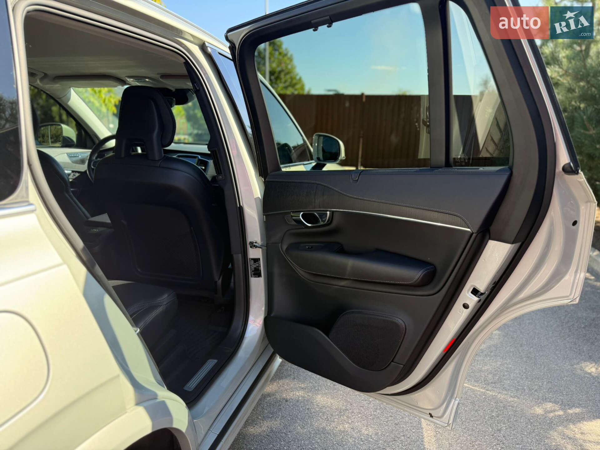 Volvo XC90 2020 VIN YV1LCK2UCL1618207 фото оголошення 13 з 25