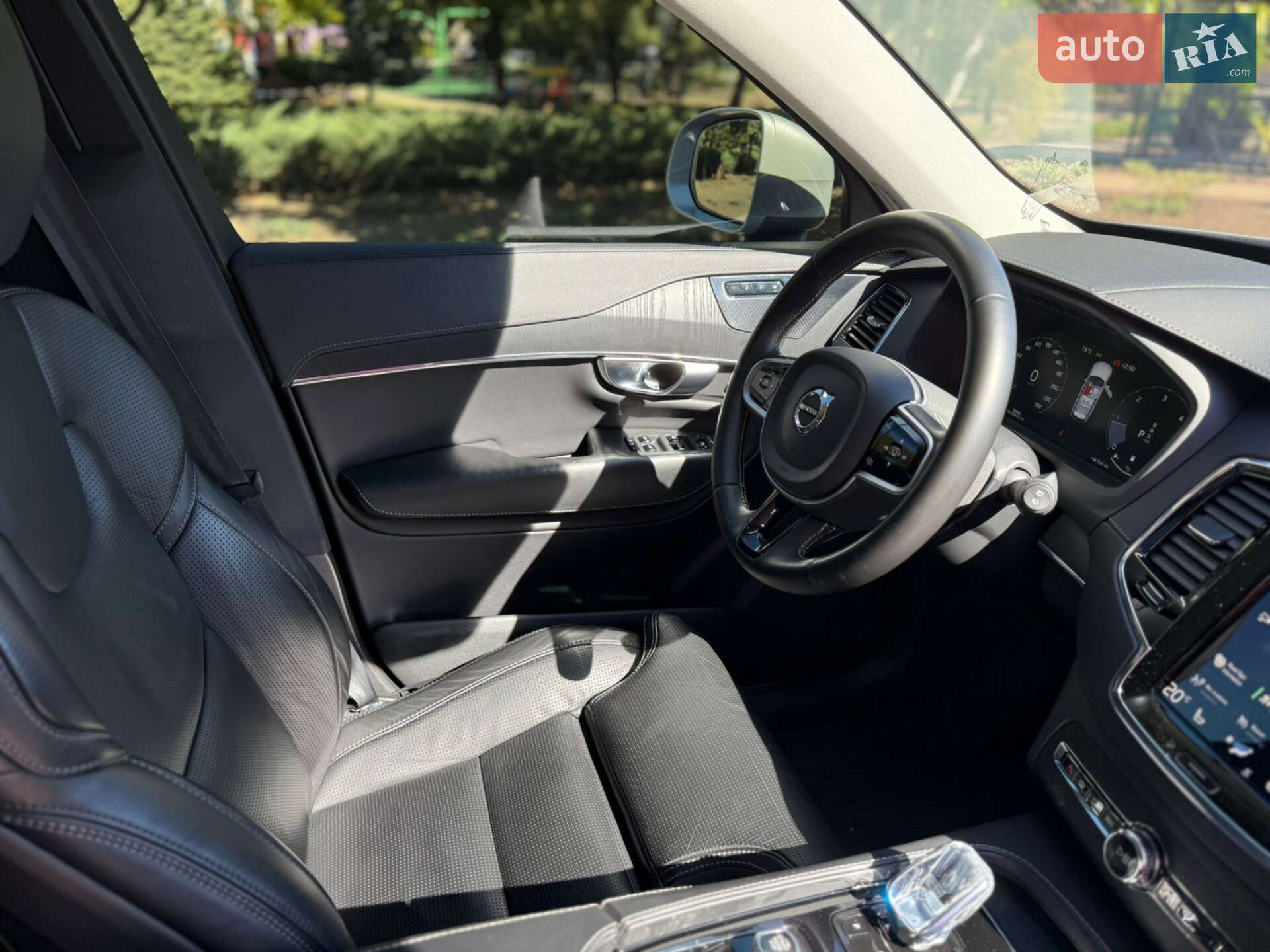 Volvo XC90 2020 VIN YV1LCK2UCL1618207 фото оголошення 21 з 25