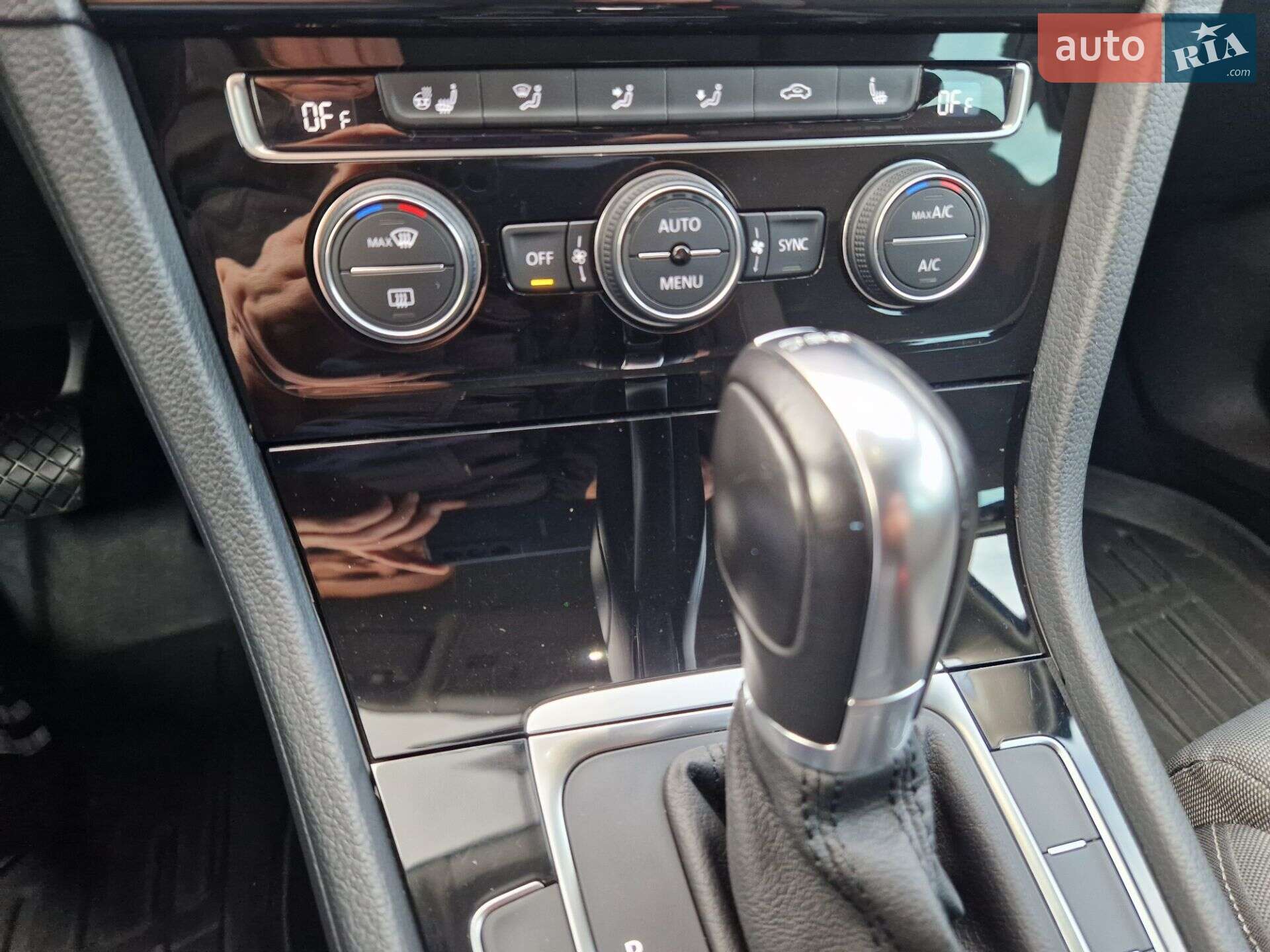 Volkswagen Golf 2019 VIN WVWZZZAUZKP547038 фото оголошення 32 з 60