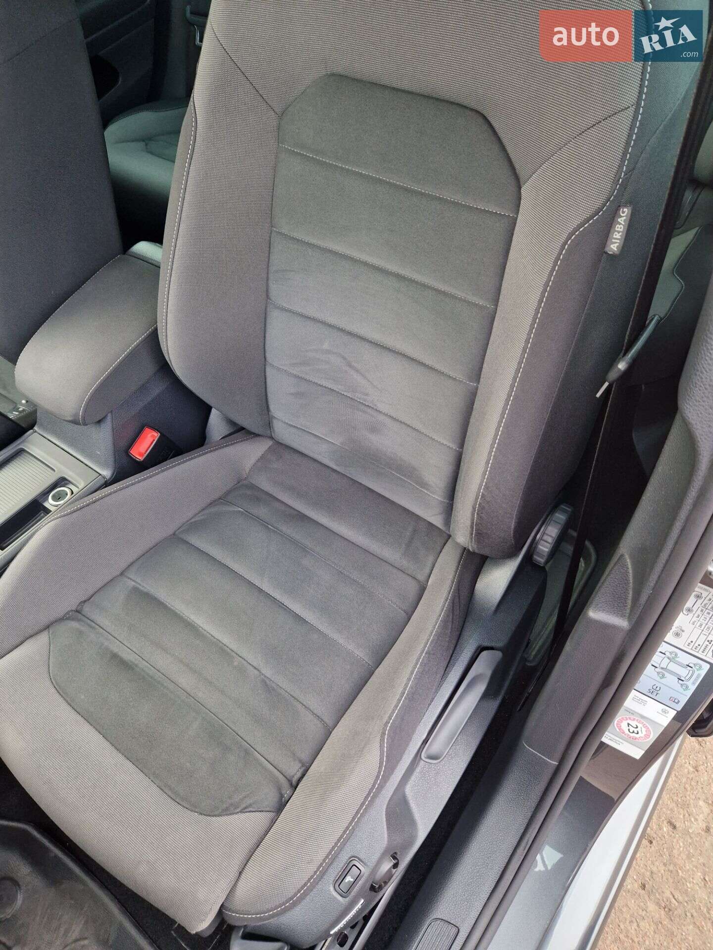 Volkswagen Golf 2019 VIN WVWZZZAUZKP547038 фото оголошення 33 з 60