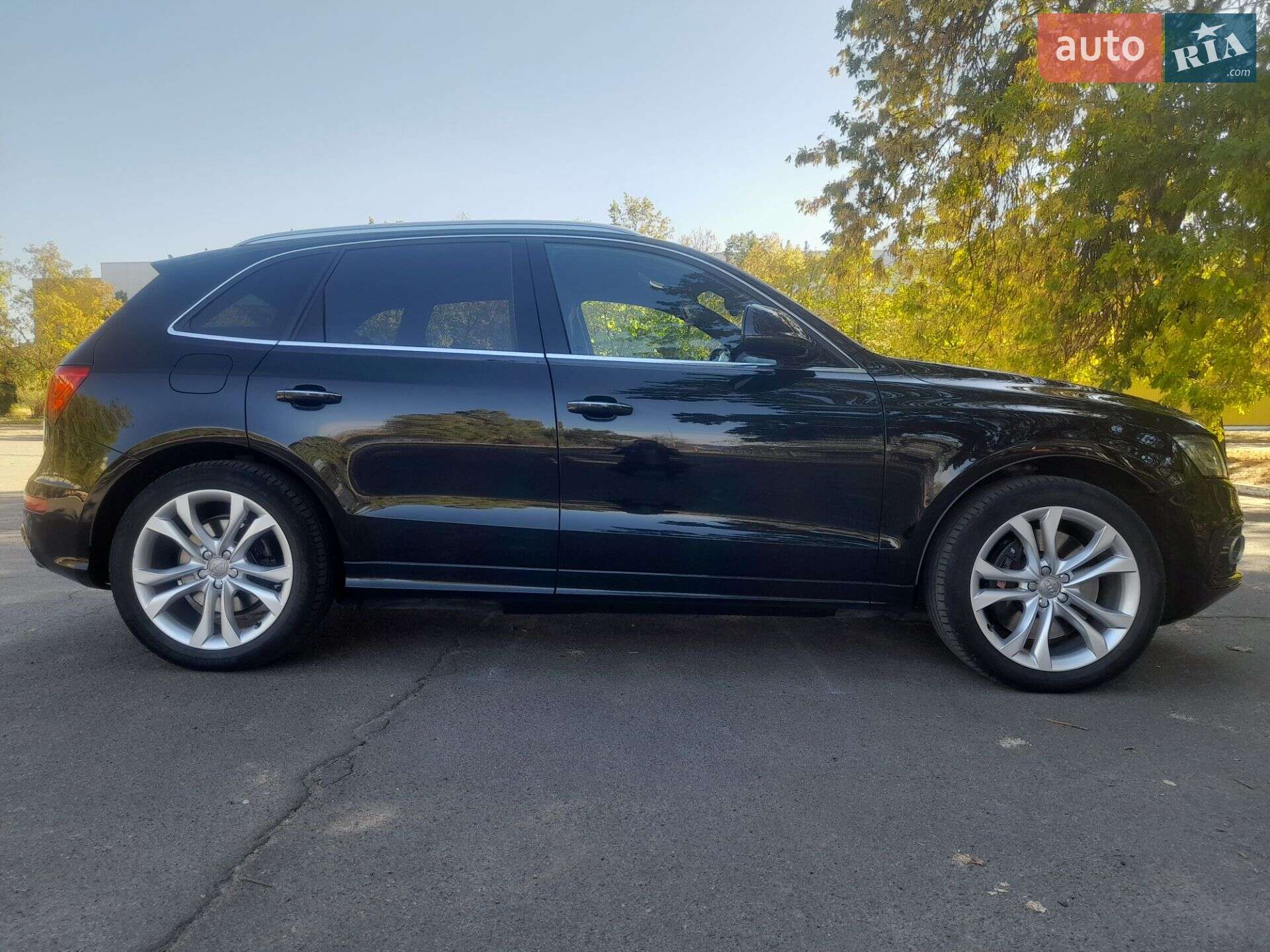 Audi SQ5 2015 VIN WAUZZZ8R3GA031863 фото оголошення 5 з 27