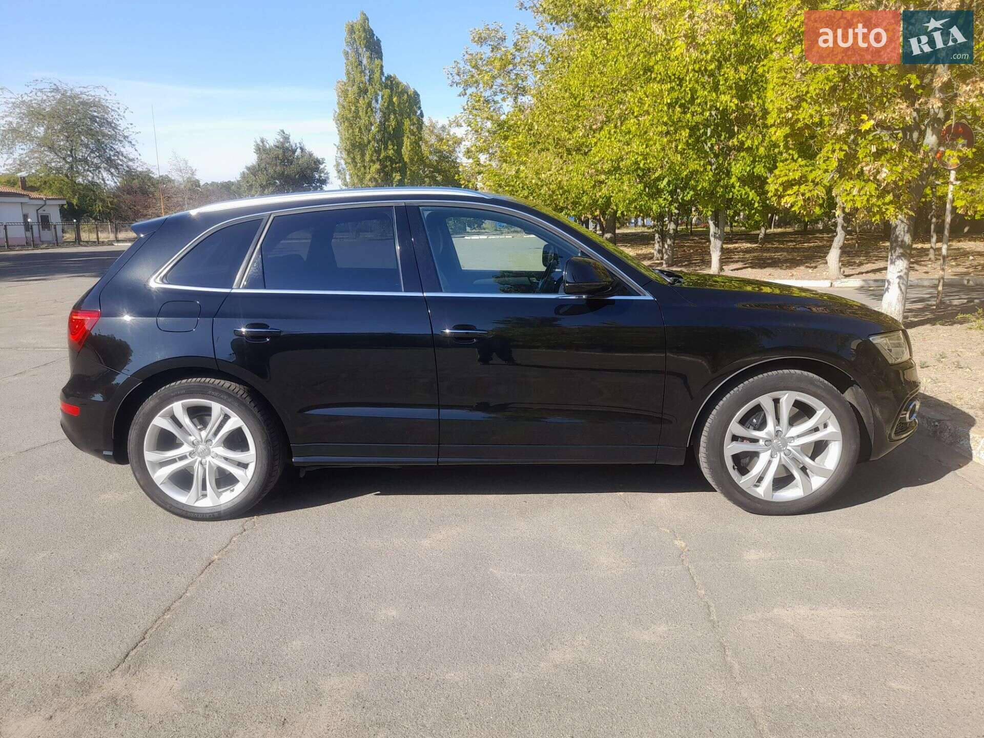 Audi SQ5 2015 VIN WAUZZZ8R3GA031863 фото оголошення 9 з 27