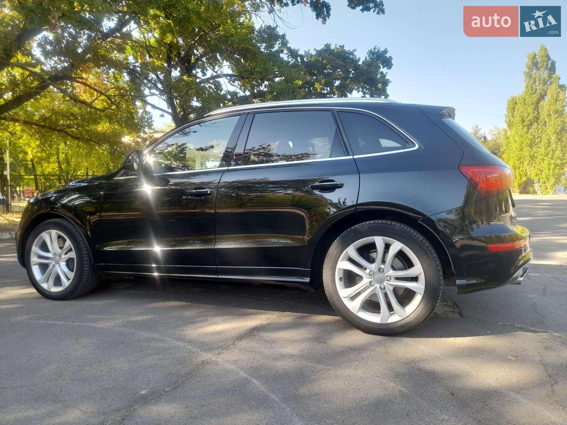 Audi SQ5 2015 VIN WAUZZZ8R3GA031863 фото оголошення 10 з 27