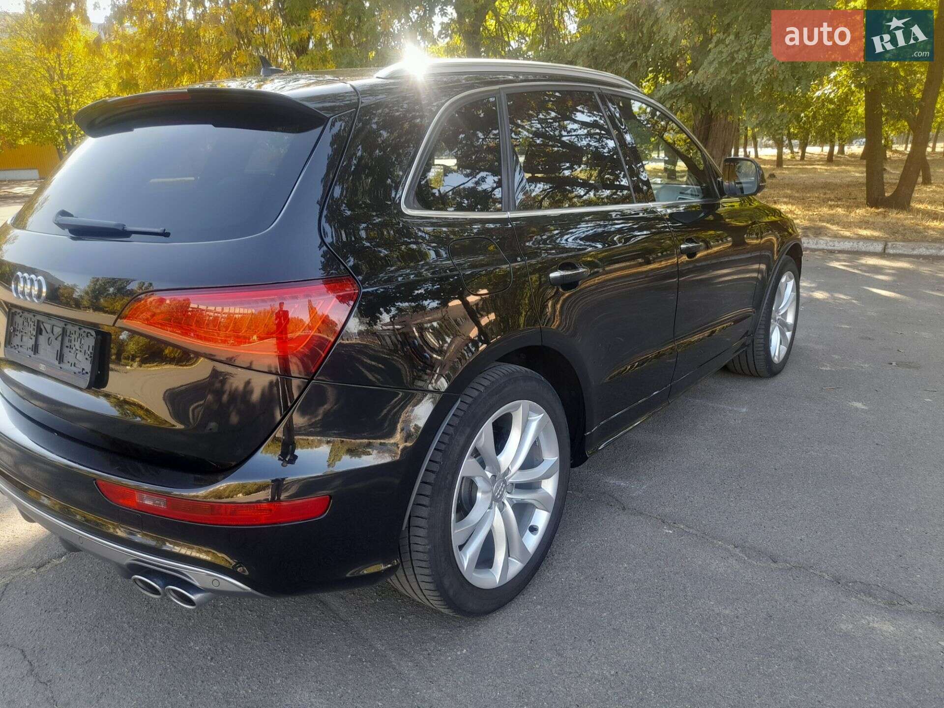 Audi SQ5 2015 VIN WAUZZZ8R3GA031863 фото оголошення 13 з 27