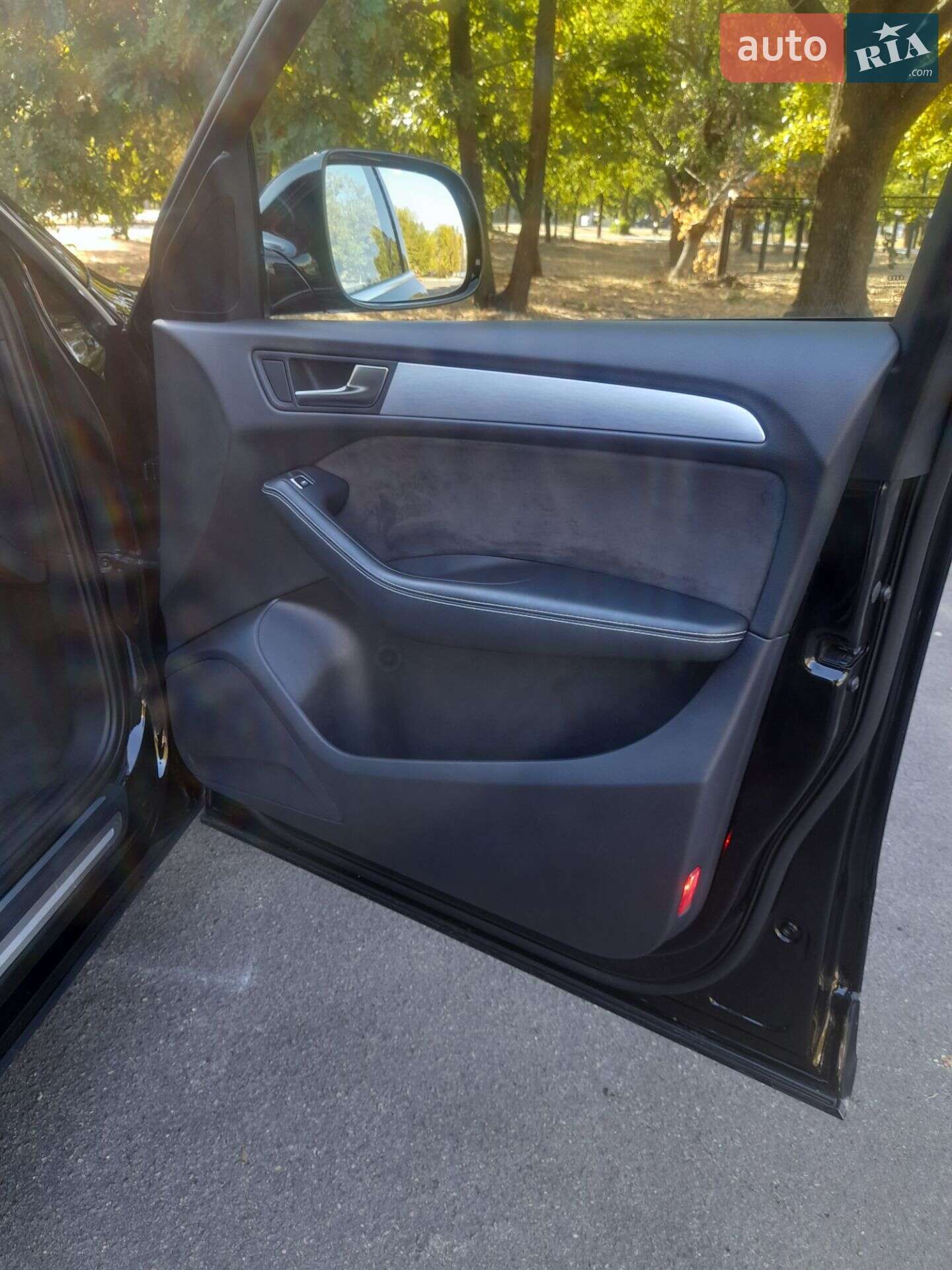 Audi SQ5 2015 VIN WAUZZZ8R3GA031863 фото оголошення 15 з 27