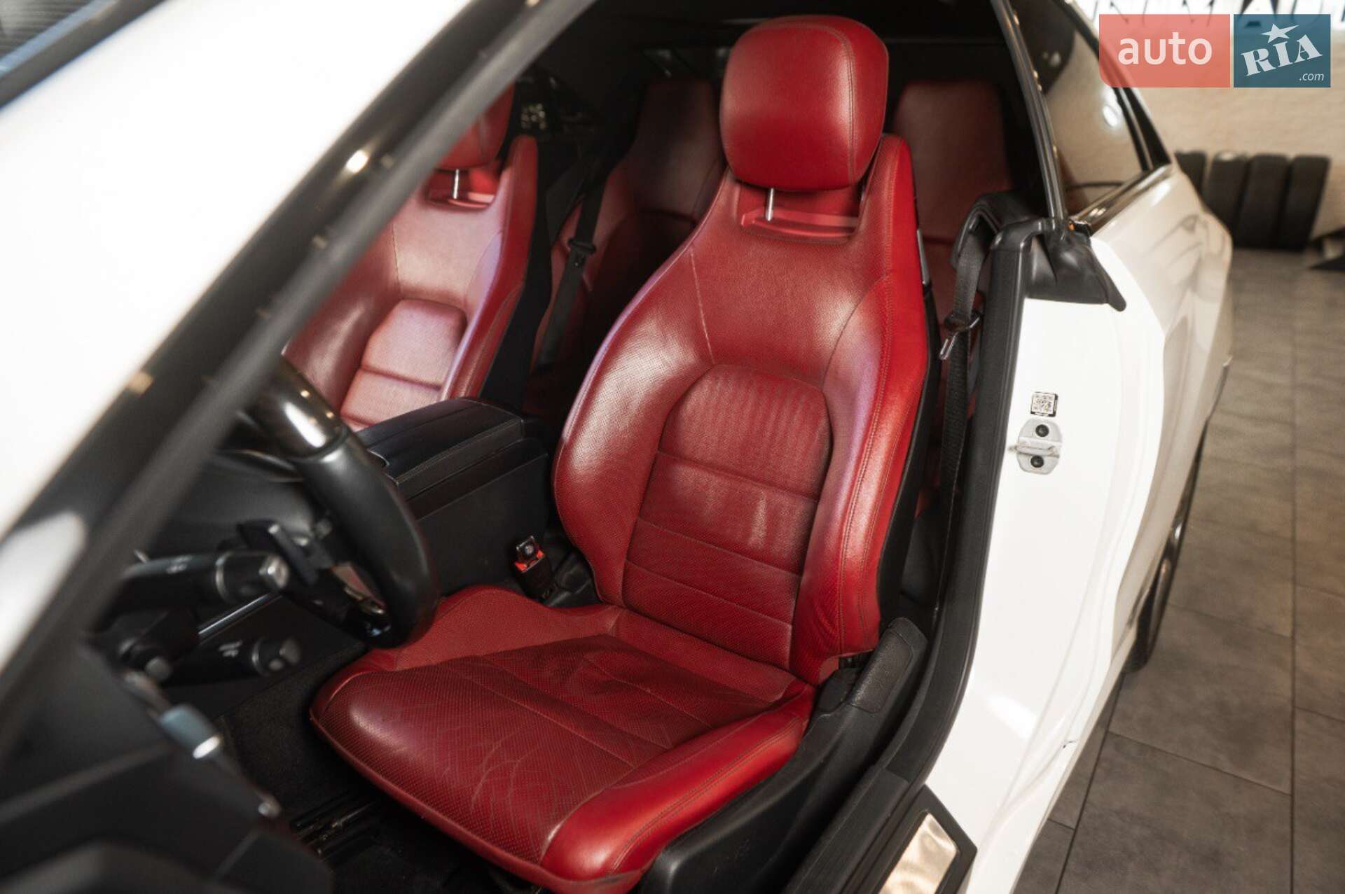 Mercedes-Benz E-Class 2016 VIN WDDKJ6FB2GF347604 фото оголошення 33 з 69