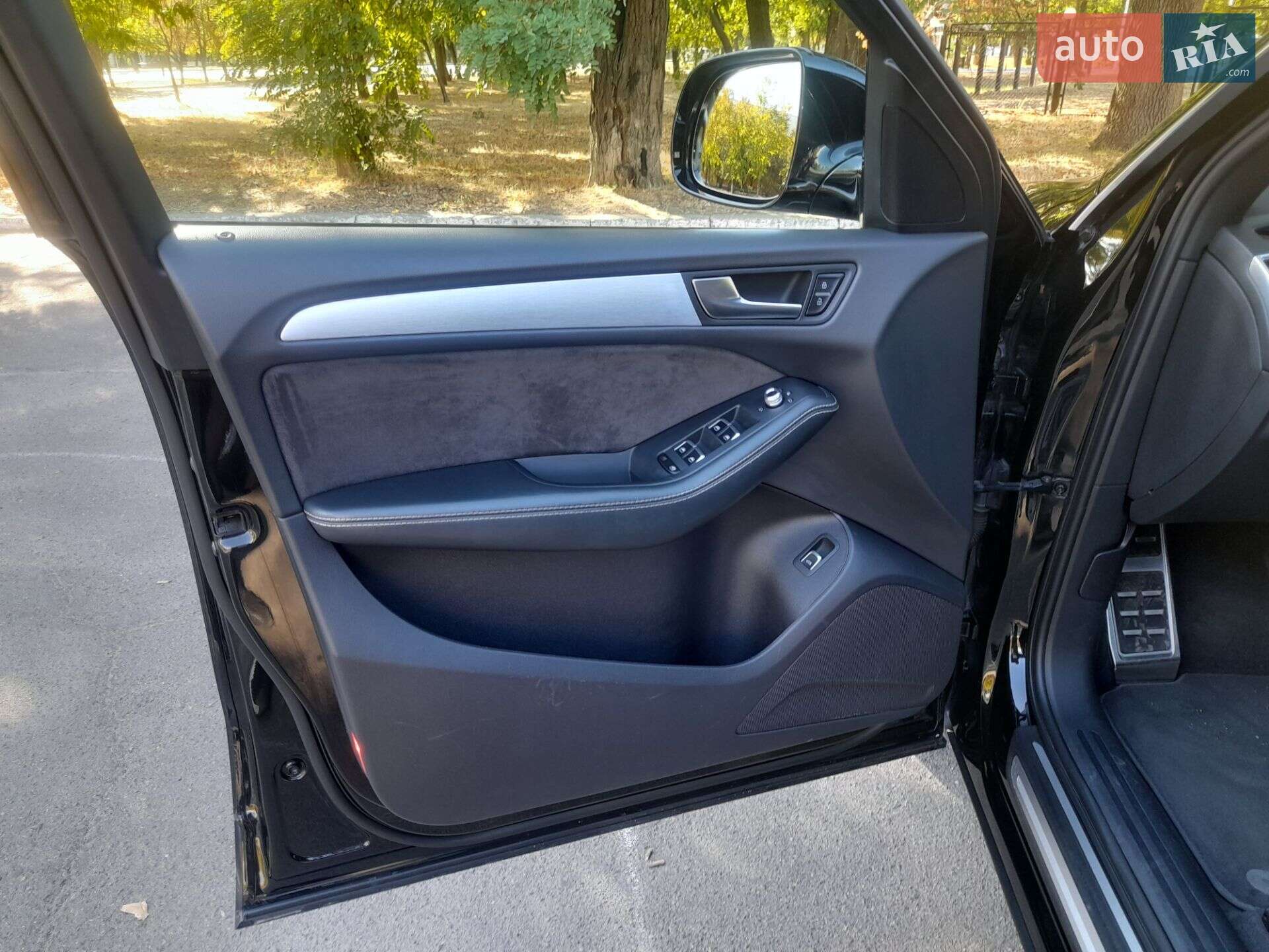 Audi SQ5 2015 VIN WAUZZZ8R3GA031863 фото оголошення 24 з 27