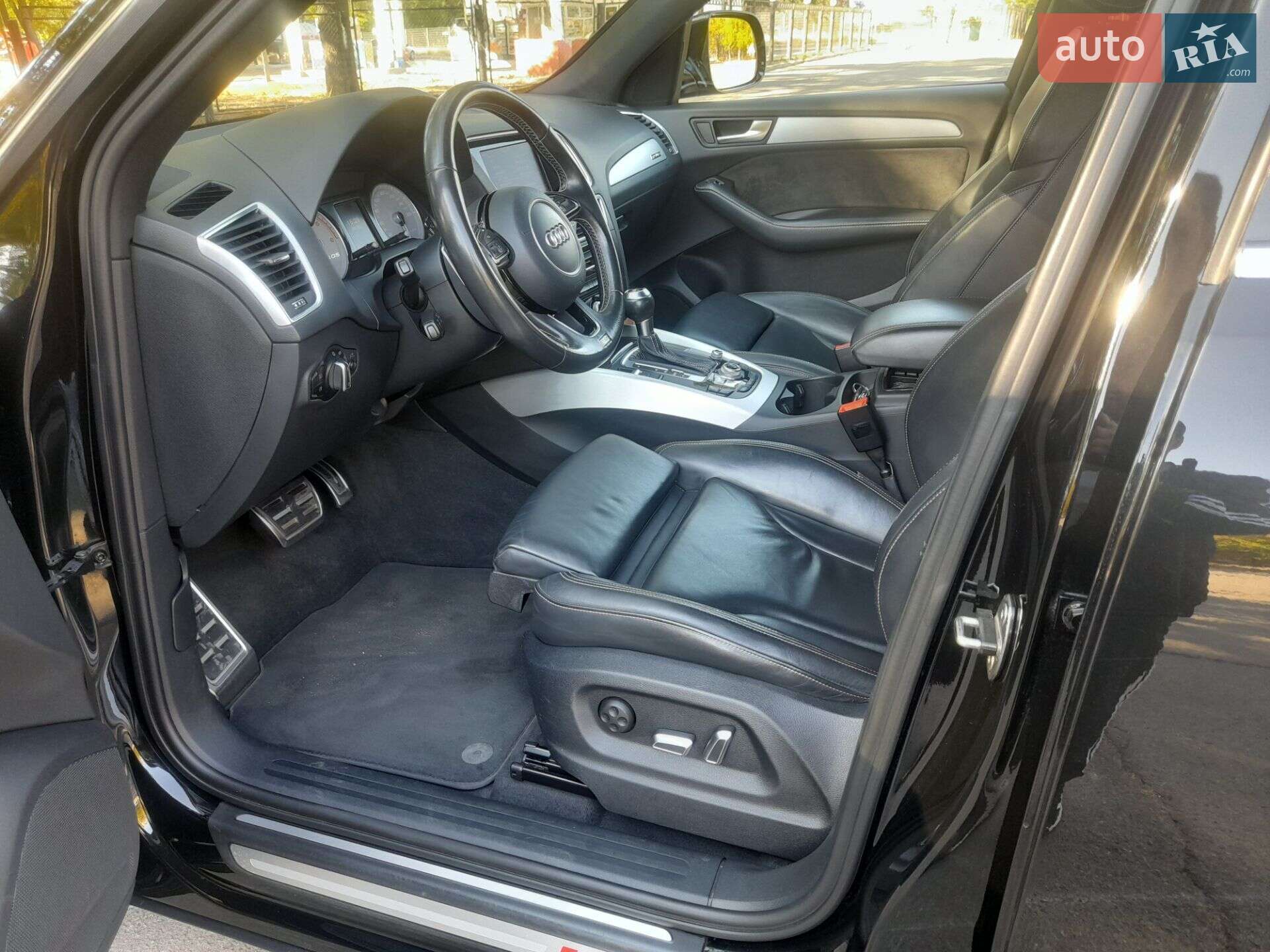 Audi SQ5 2015 VIN WAUZZZ8R3GA031863 фото оголошення 25 з 27
