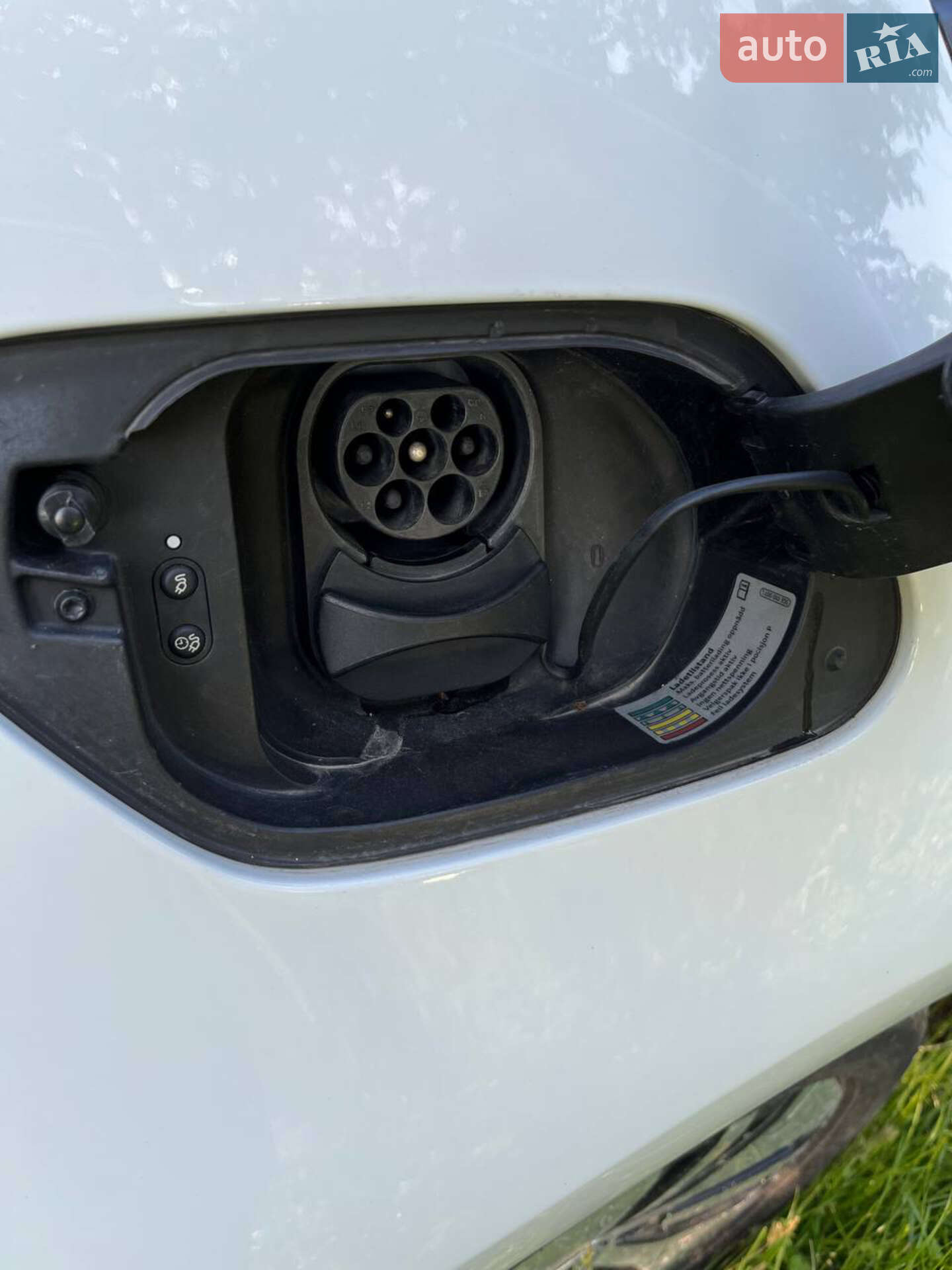 Volkswagen e-Golf 2019 VIN WVWZZZAUZK8907853 фото оголошення 8 з 27