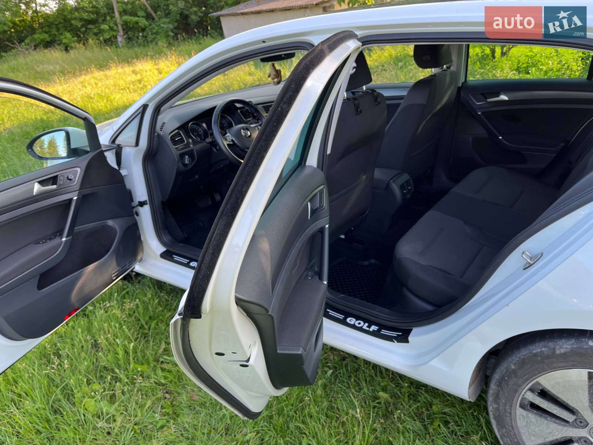 Volkswagen e-Golf 2019 VIN WVWZZZAUZK8907853 фото оголошення 10 з 27
