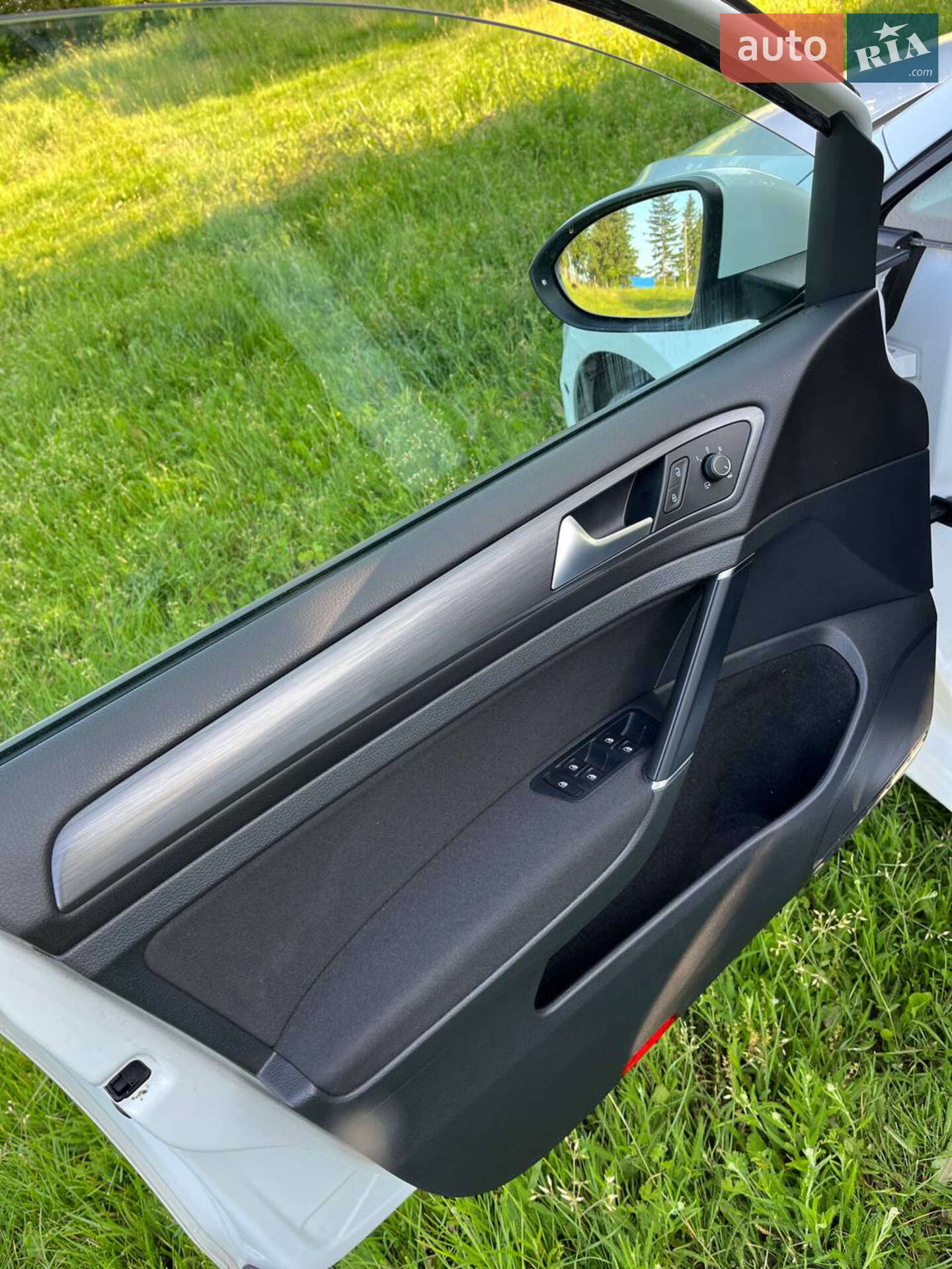 Volkswagen e-Golf 2019 VIN WVWZZZAUZK8907853 фото оголошення 17 з 27