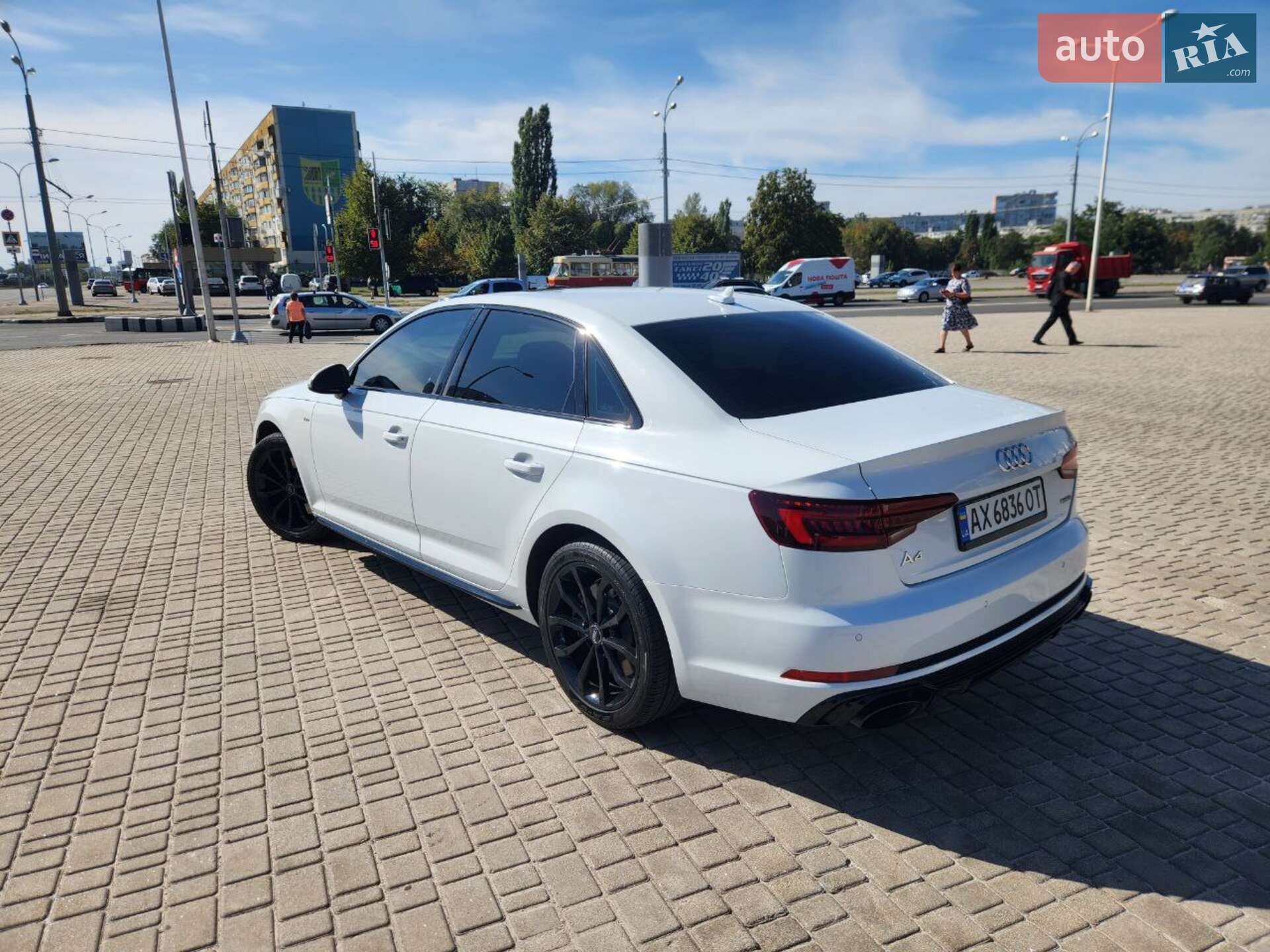 Audi A4 2018 VIN WAUENAF47KA036463 фото оголошення 10 з 43