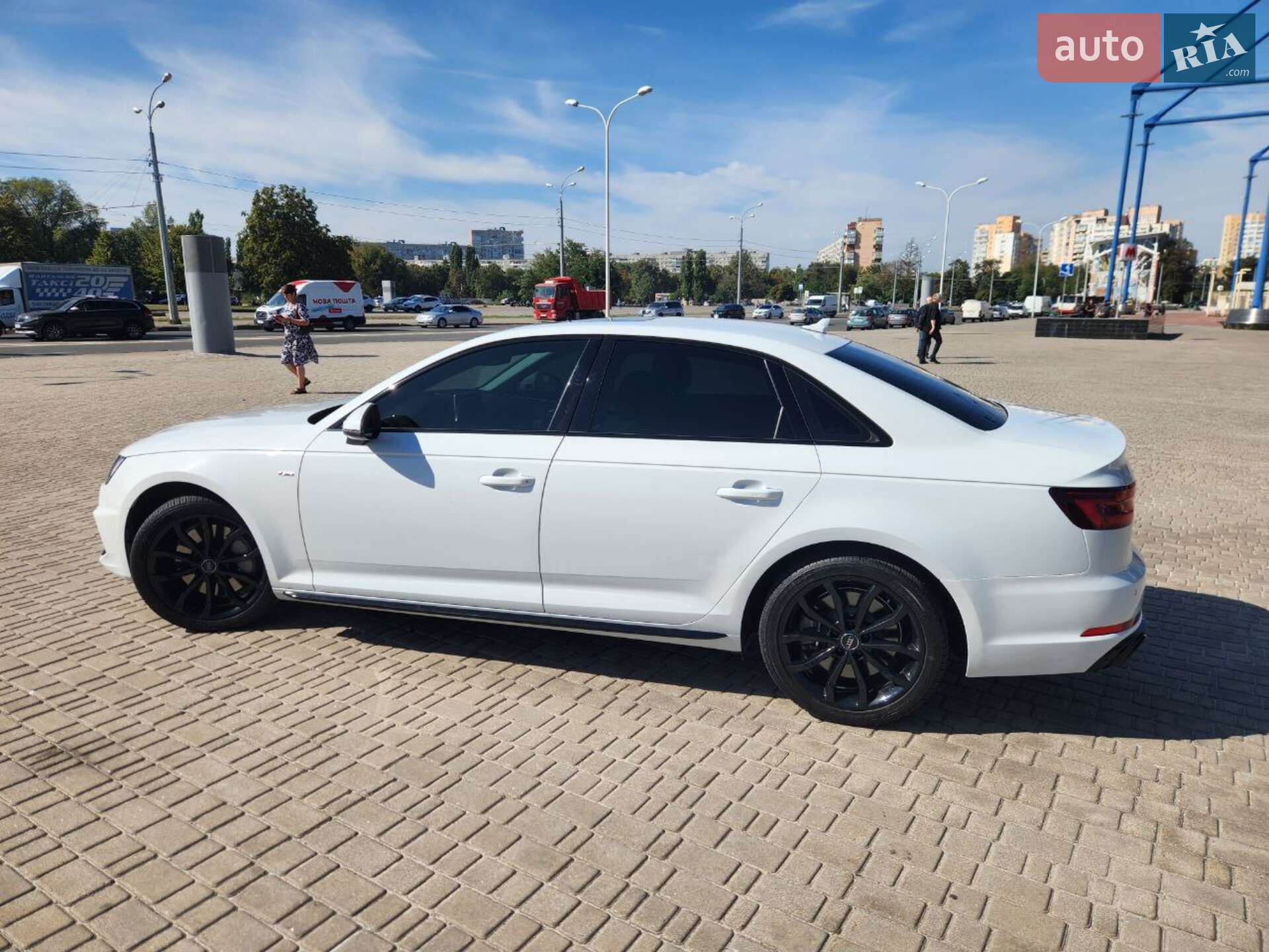 Audi A4 2018 VIN WAUENAF47KA036463 фото оголошення 11 з 43