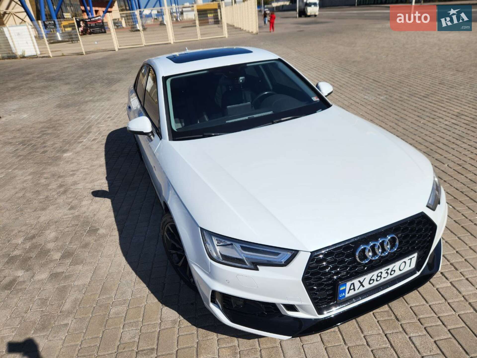 Audi A4 2018 VIN WAUENAF47KA036463 фото оголошення 15 з 43