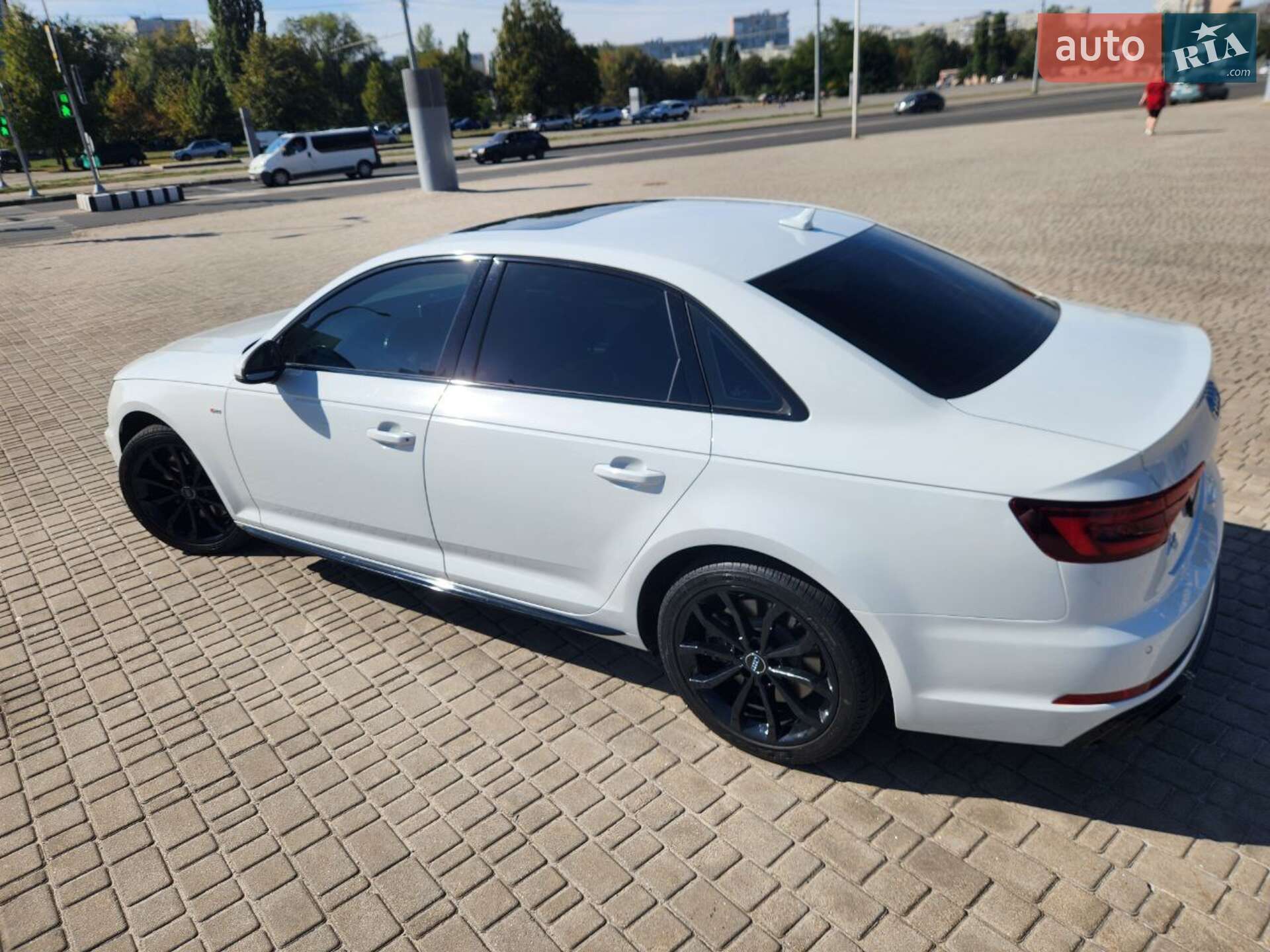 Audi A4 2018 VIN WAUENAF47KA036463 фото оголошення 23 з 43