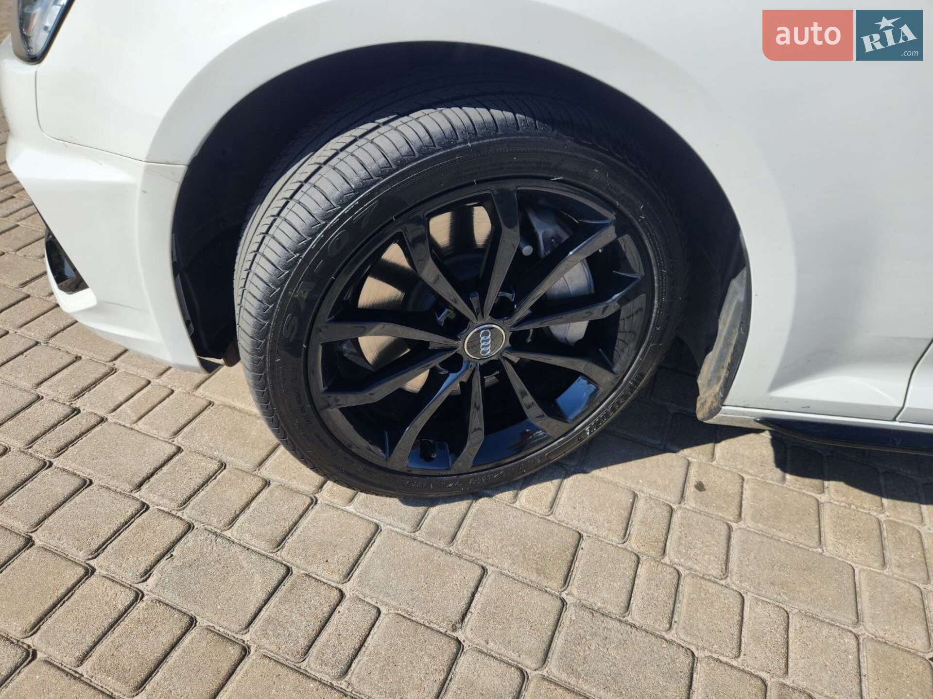 Audi A4 2018 VIN WAUENAF47KA036463 фото оголошення 25 з 43