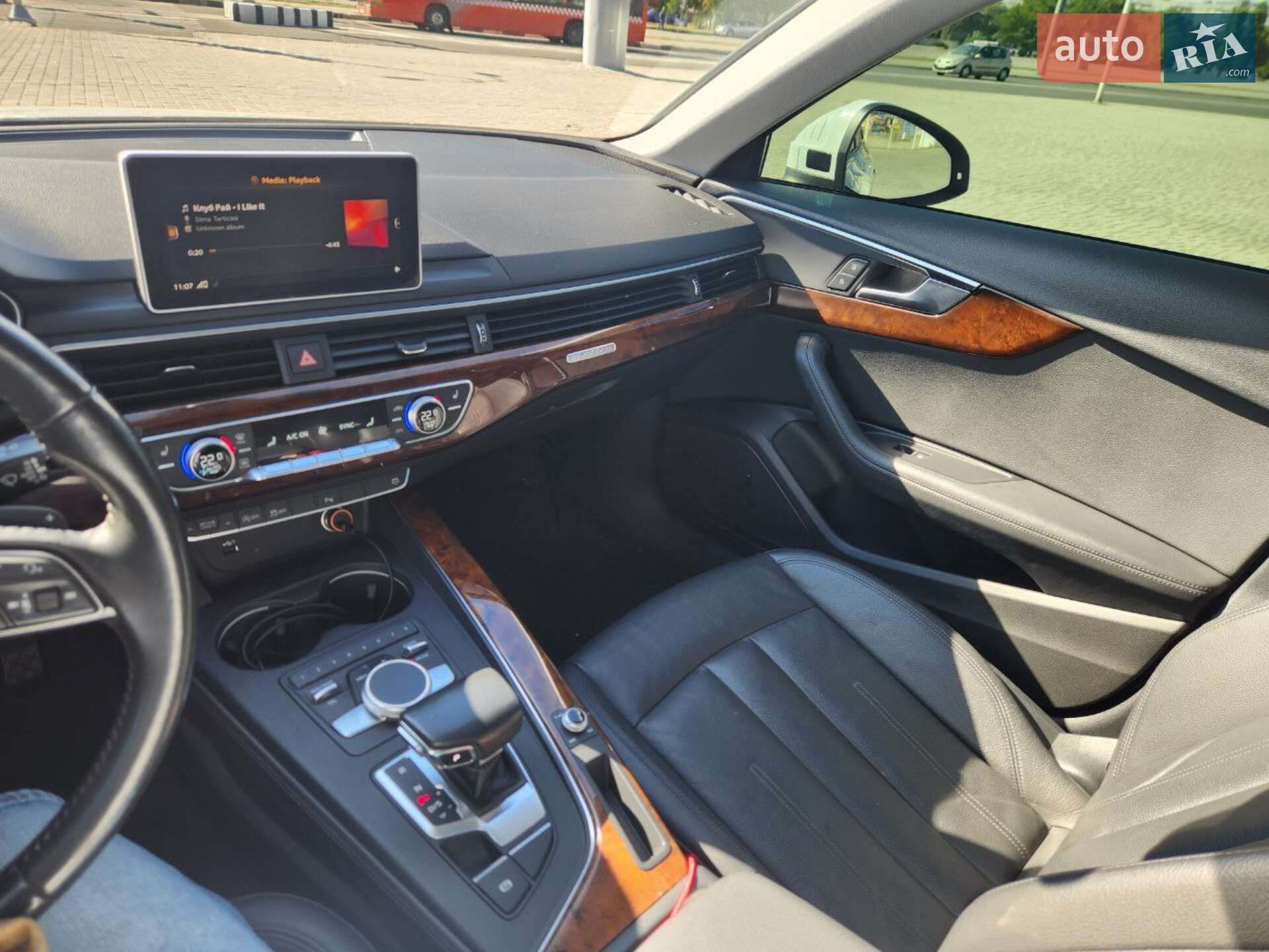 Audi A4 2018 VIN WAUENAF47KA036463 фото оголошення 29 з 43