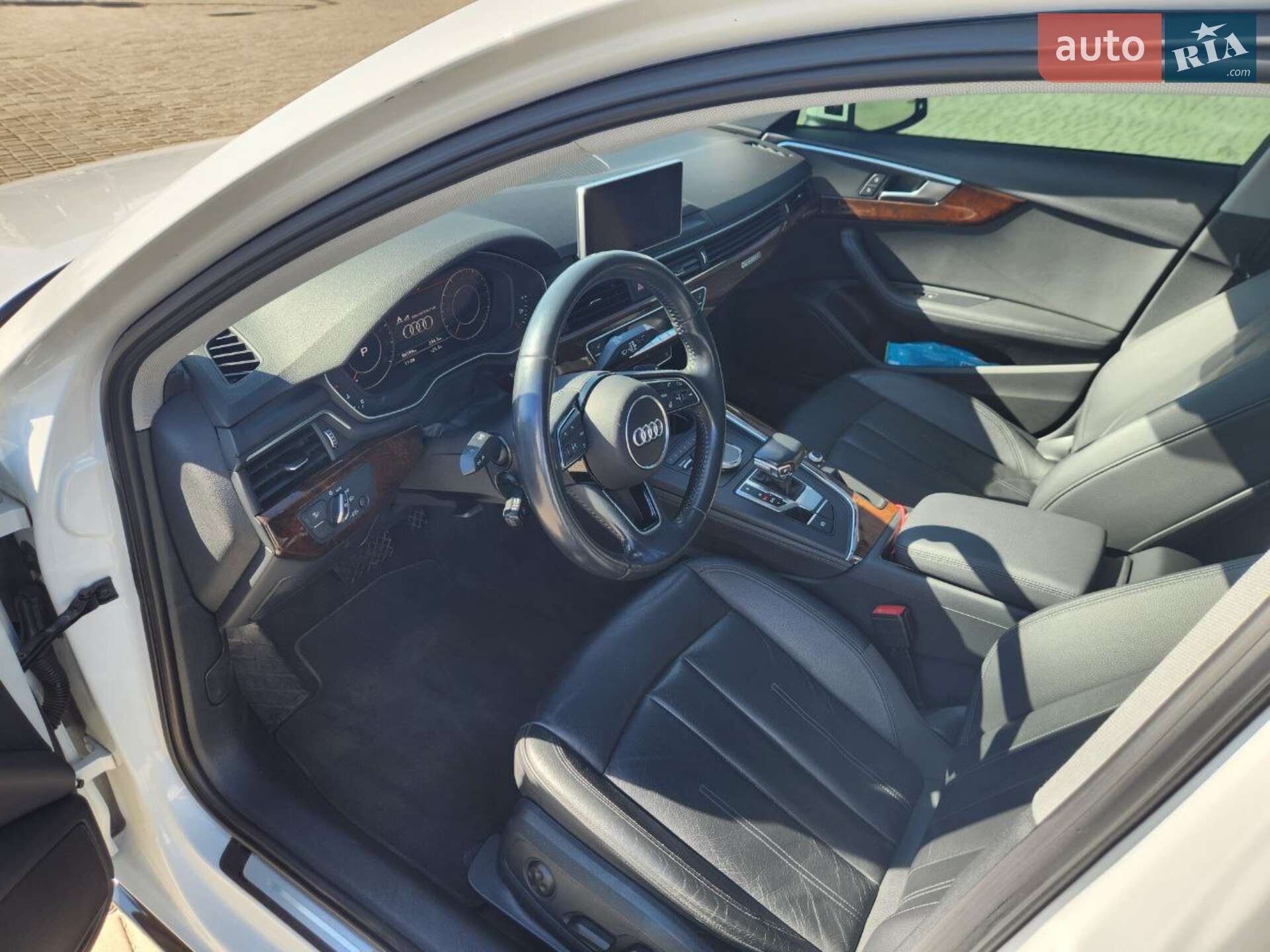 Audi A4 2018 VIN WAUENAF47KA036463 фото оголошення 35 з 43