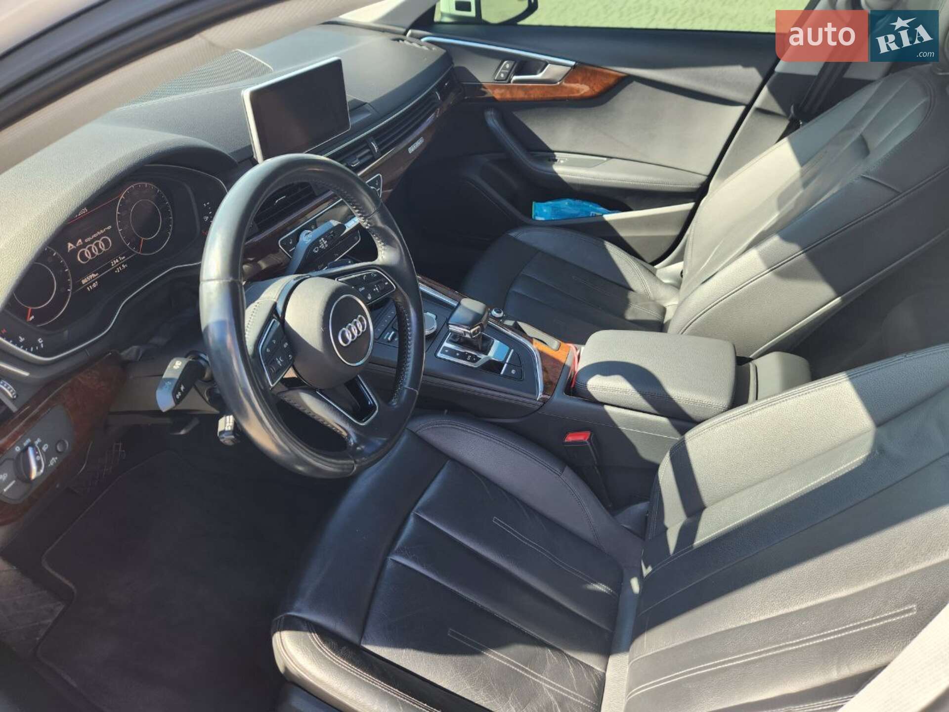 Audi A4 2018 VIN WAUENAF47KA036463 фото оголошення 37 з 43