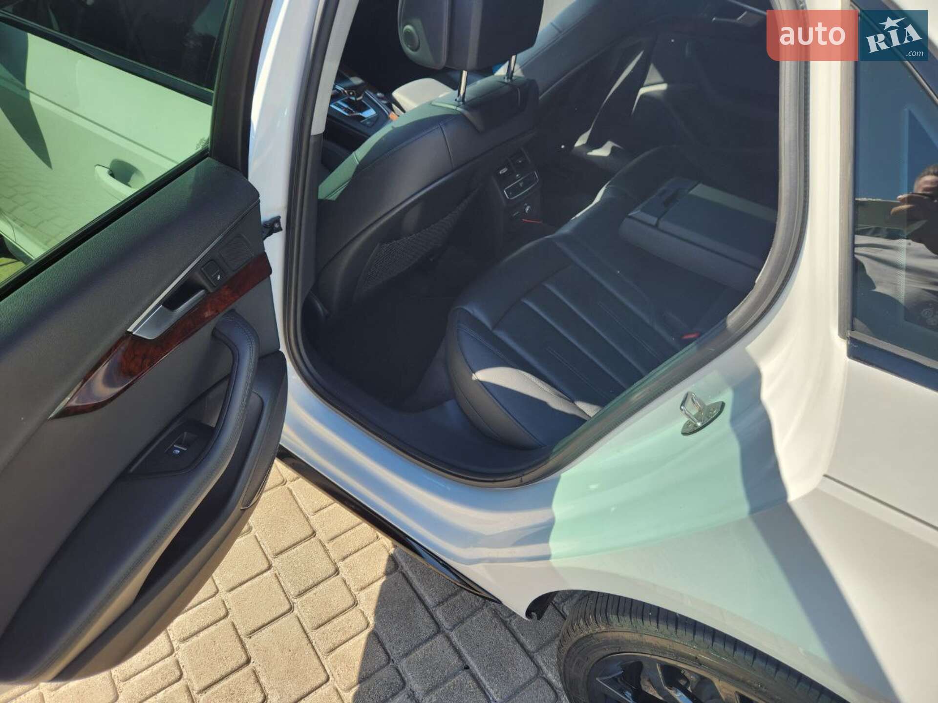 Audi A4 2018 VIN WAUENAF47KA036463 фото оголошення 39 з 43