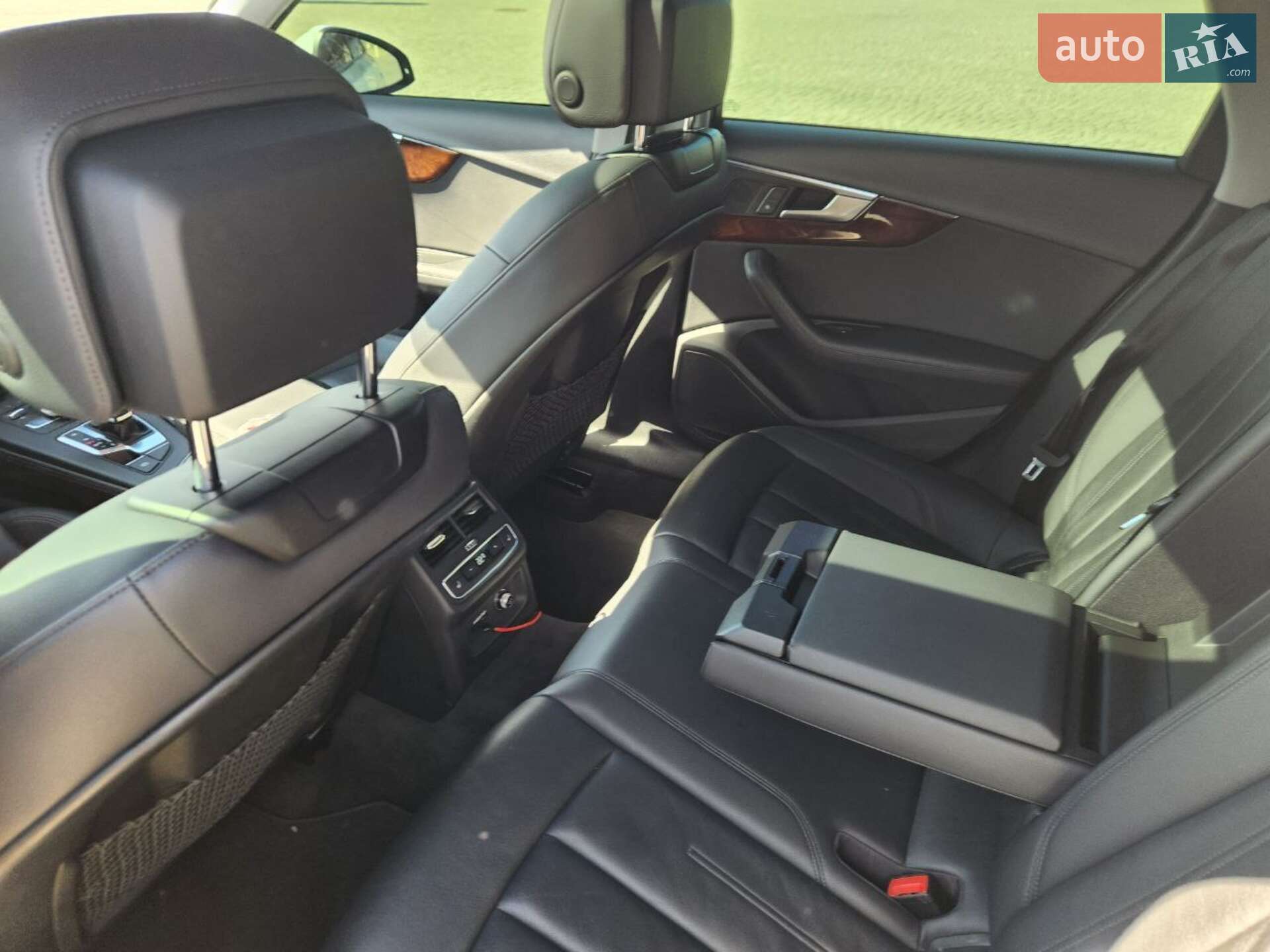 Audi A4 2018 VIN WAUENAF47KA036463 фото оголошення 40 з 43