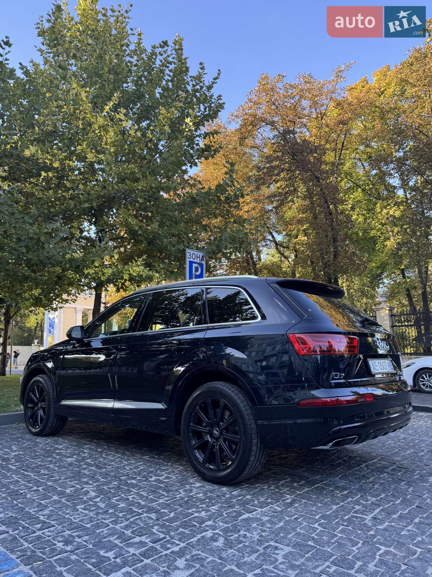 Audi Q7 2016 VIN WA1LAAF72HD022892 фото оголошення 9 з 47