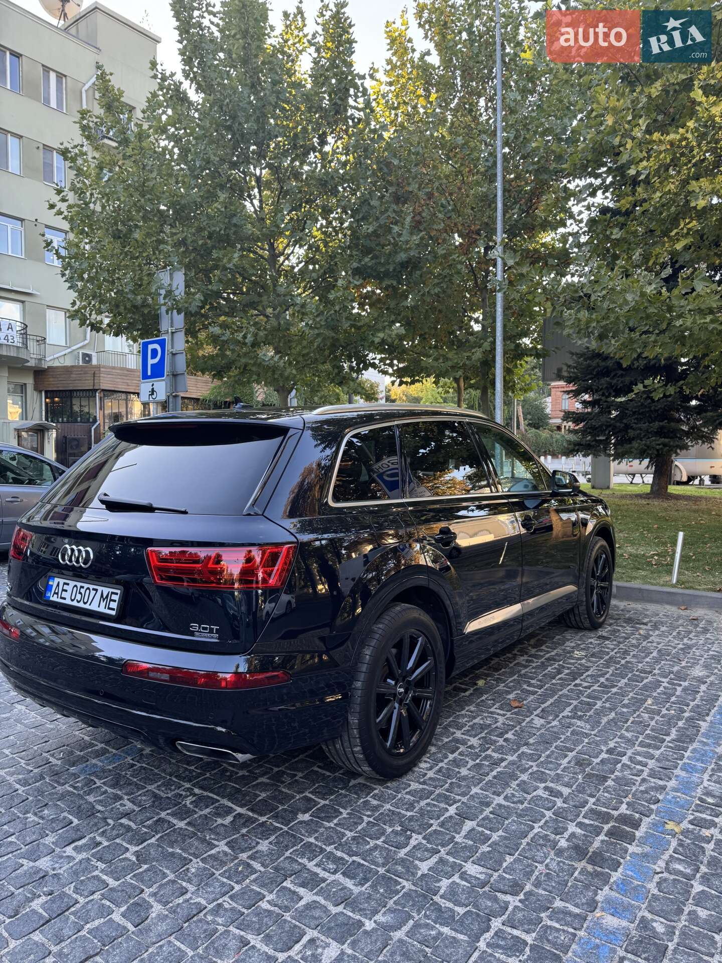 Audi Q7 2016 VIN WA1LAAF72HD022892 фото оголошення 10 з 47