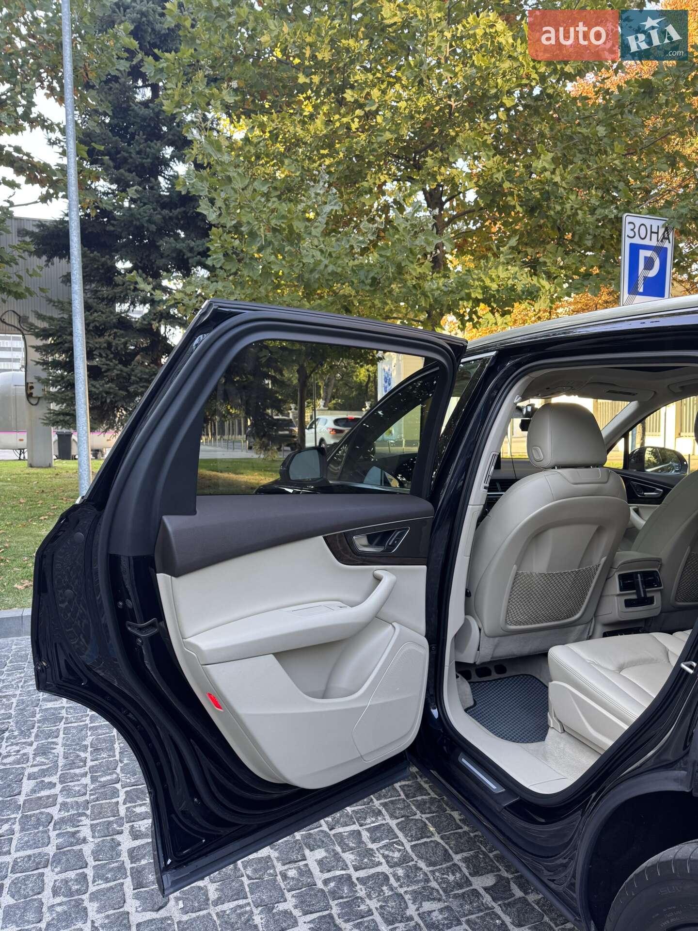 Audi Q7 2016 VIN WA1LAAF72HD022892 фото оголошення 18 з 47