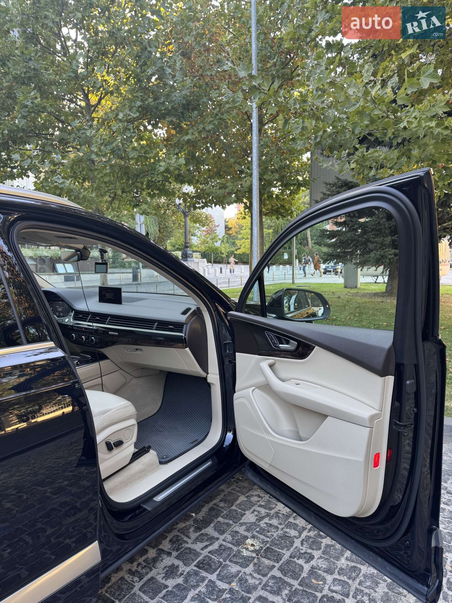 Audi Q7 2016 VIN WA1LAAF72HD022892 фото оголошення 19 з 47